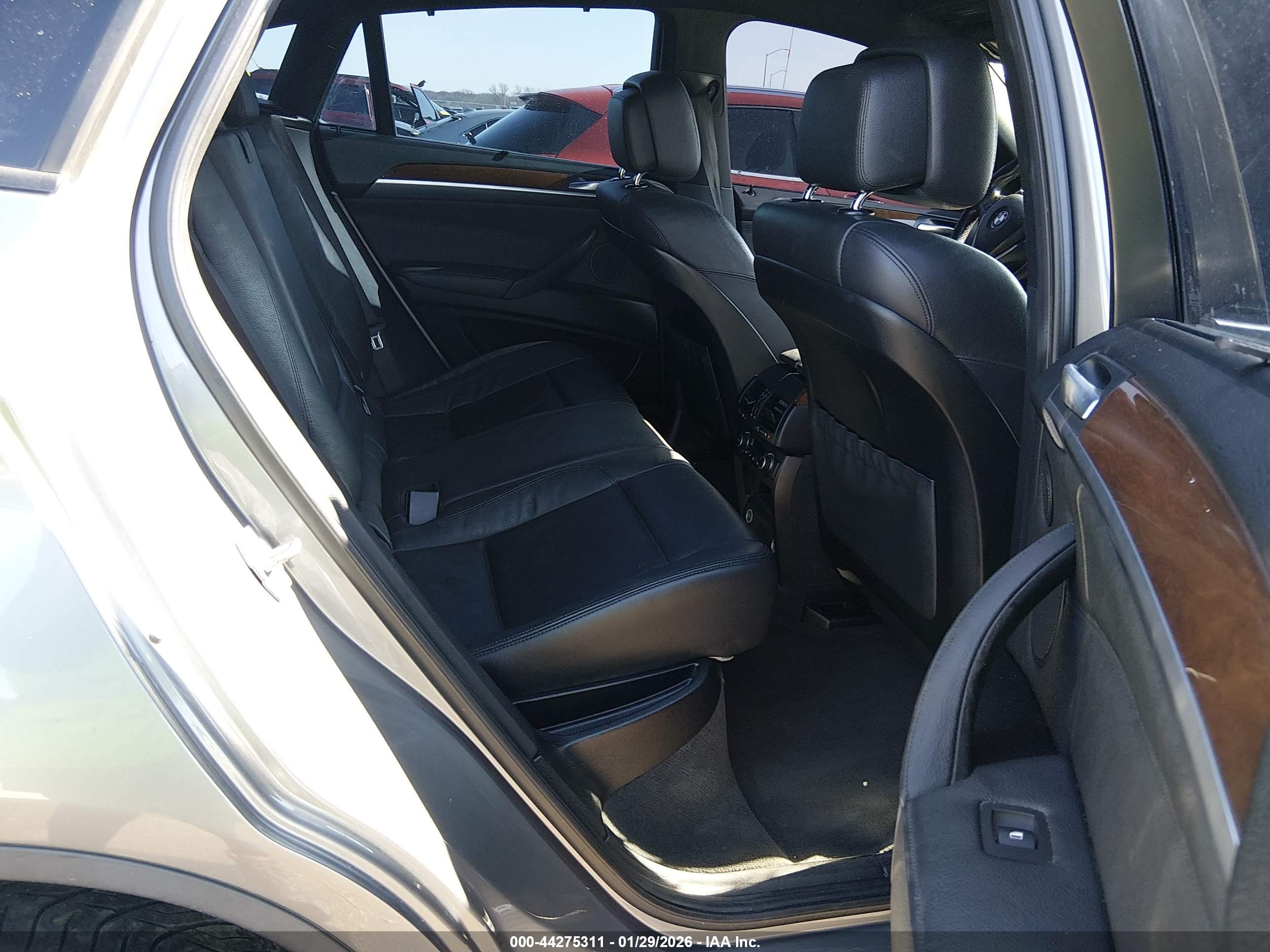 BMW X6 image 8