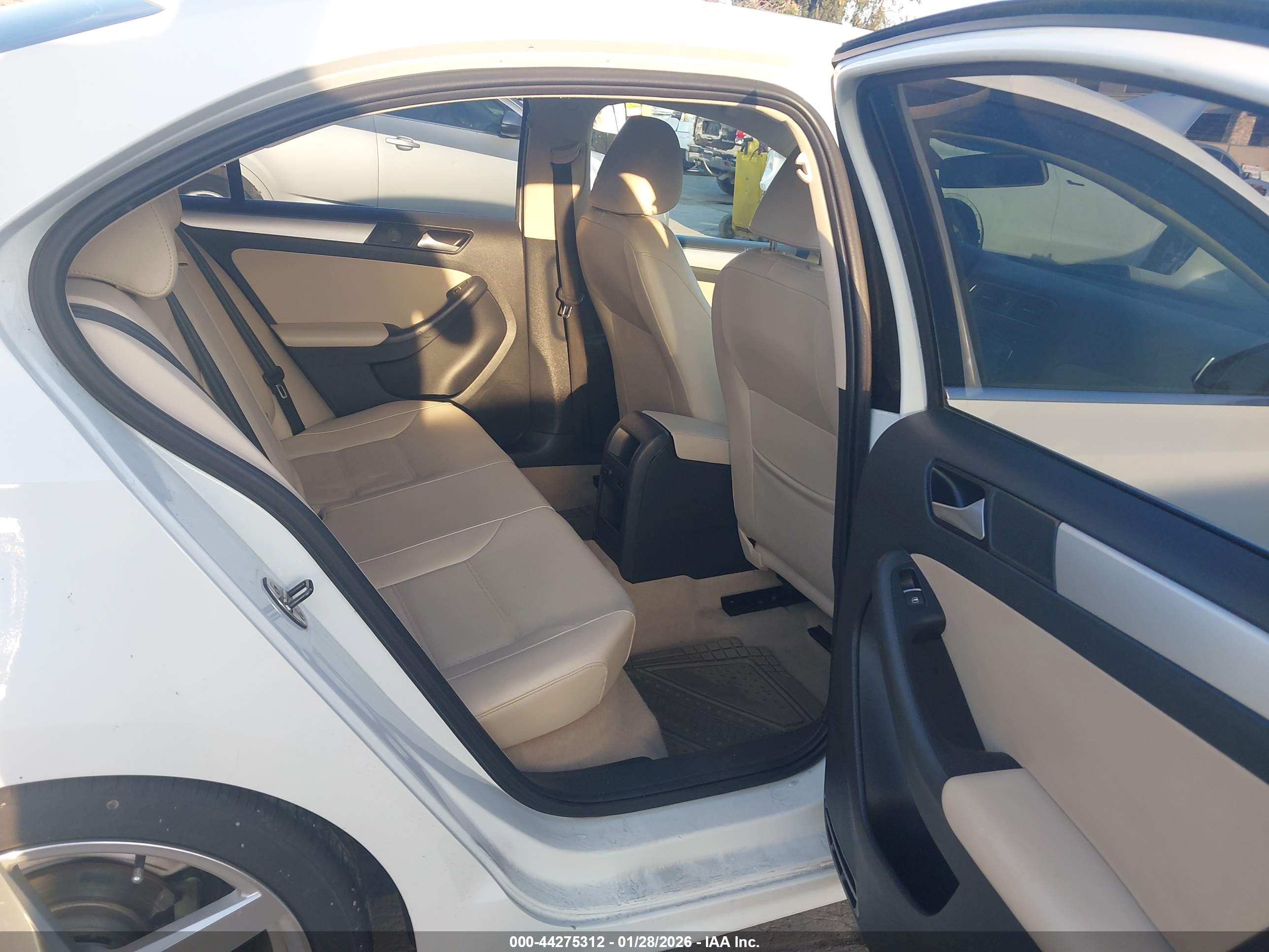 VOLKSWAGEN JETTA image 8
