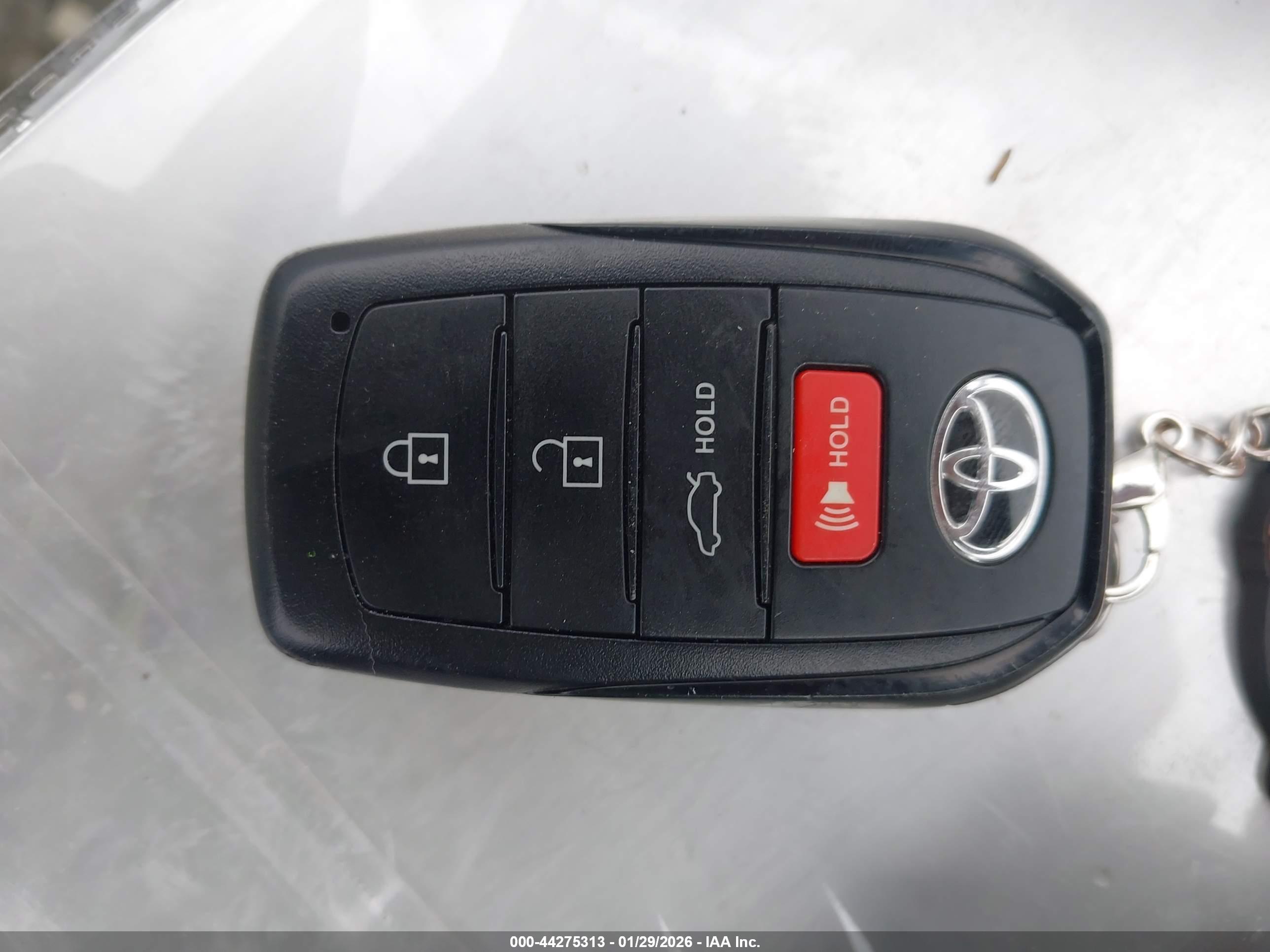 TOYOTA CAMRY image 11