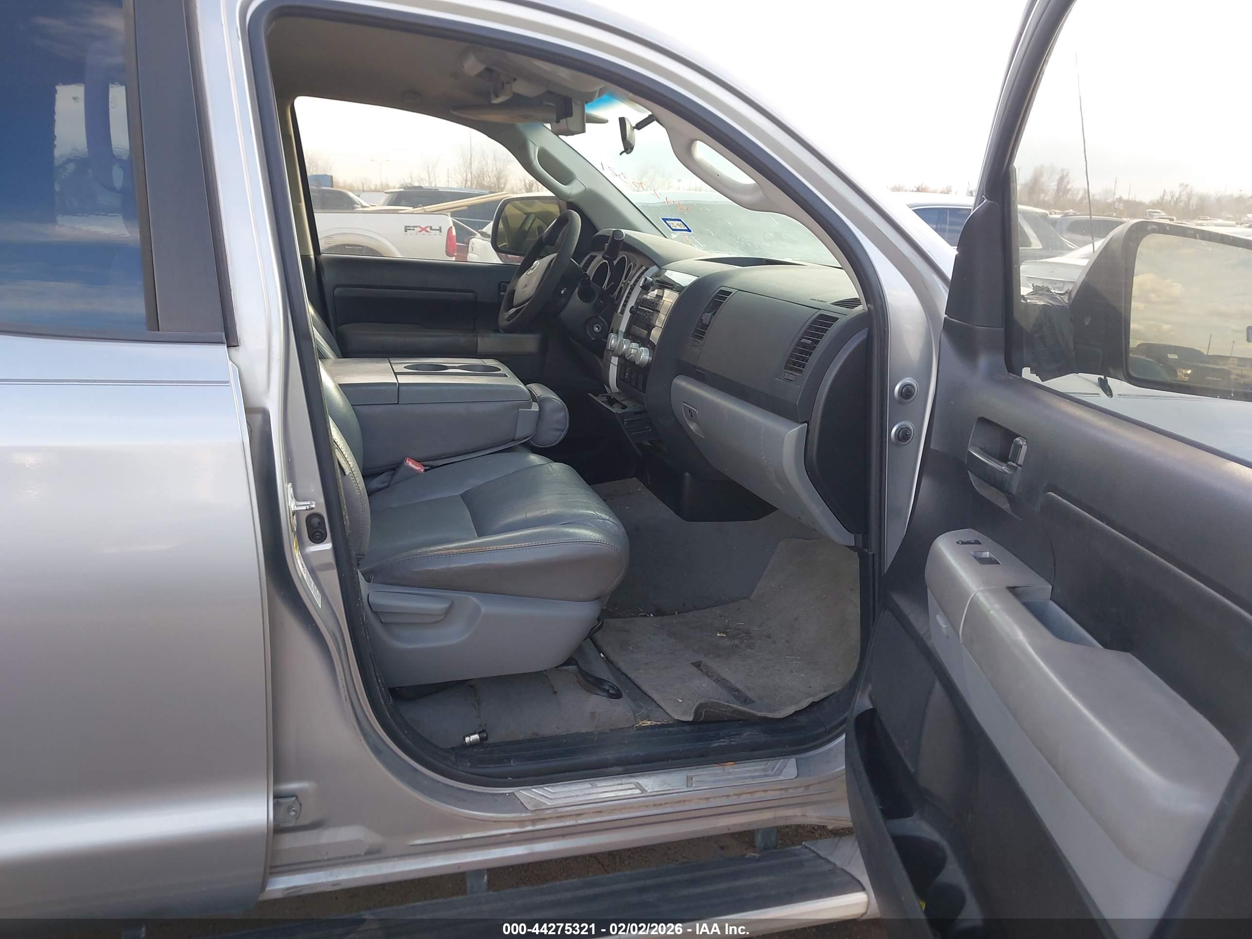 TOYOTA TUNDRA image 5