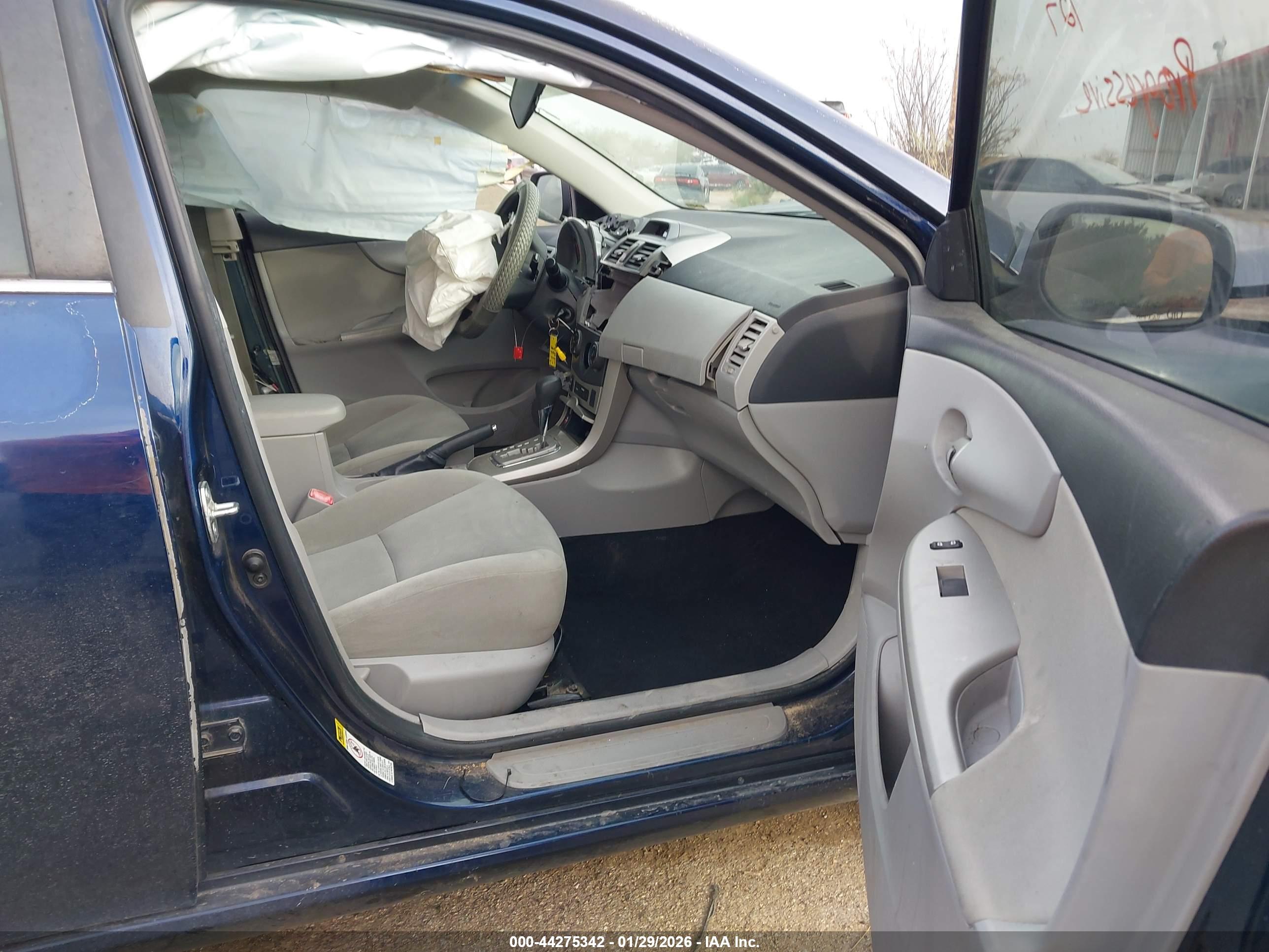 TOYOTA COROLLA image 5