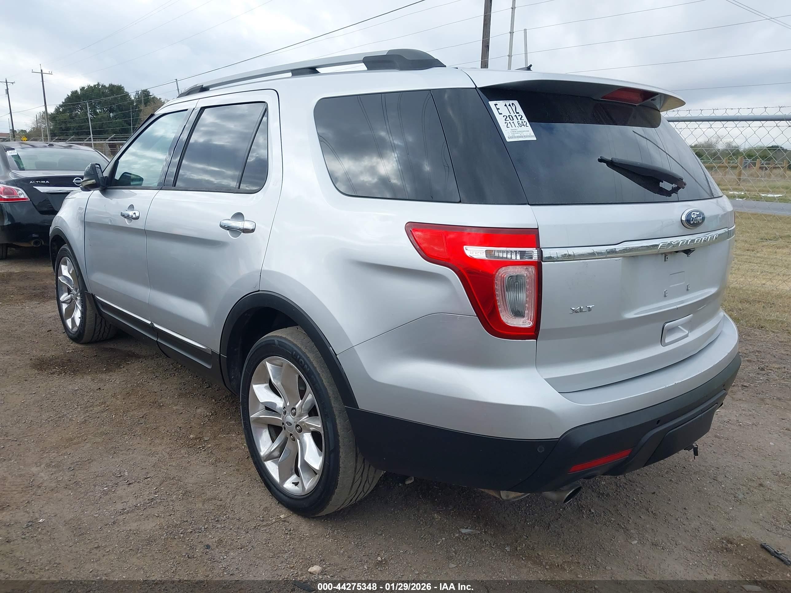 FORD EXPLORER image 3