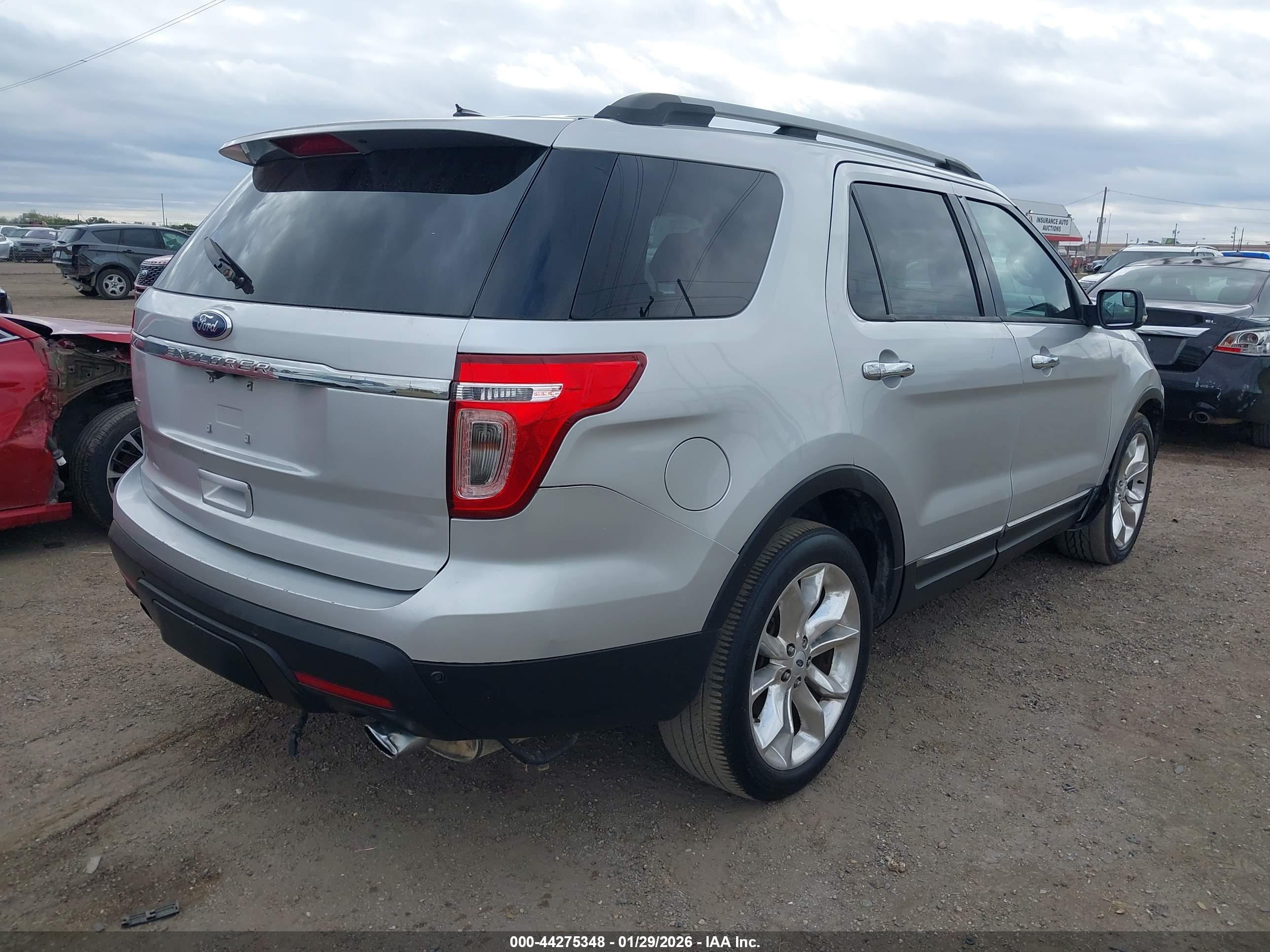 FORD EXPLORER image 4