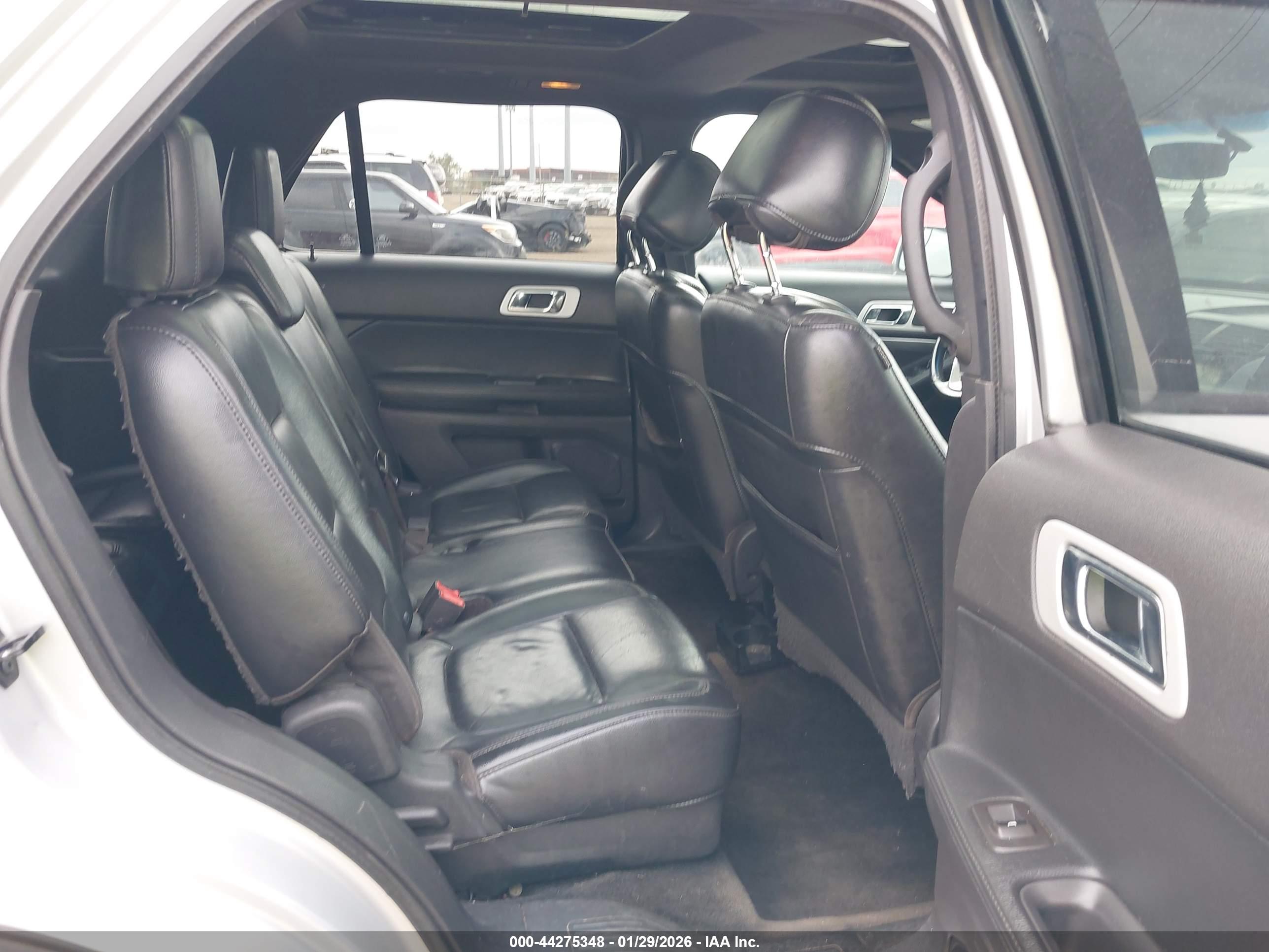 FORD EXPLORER image 8