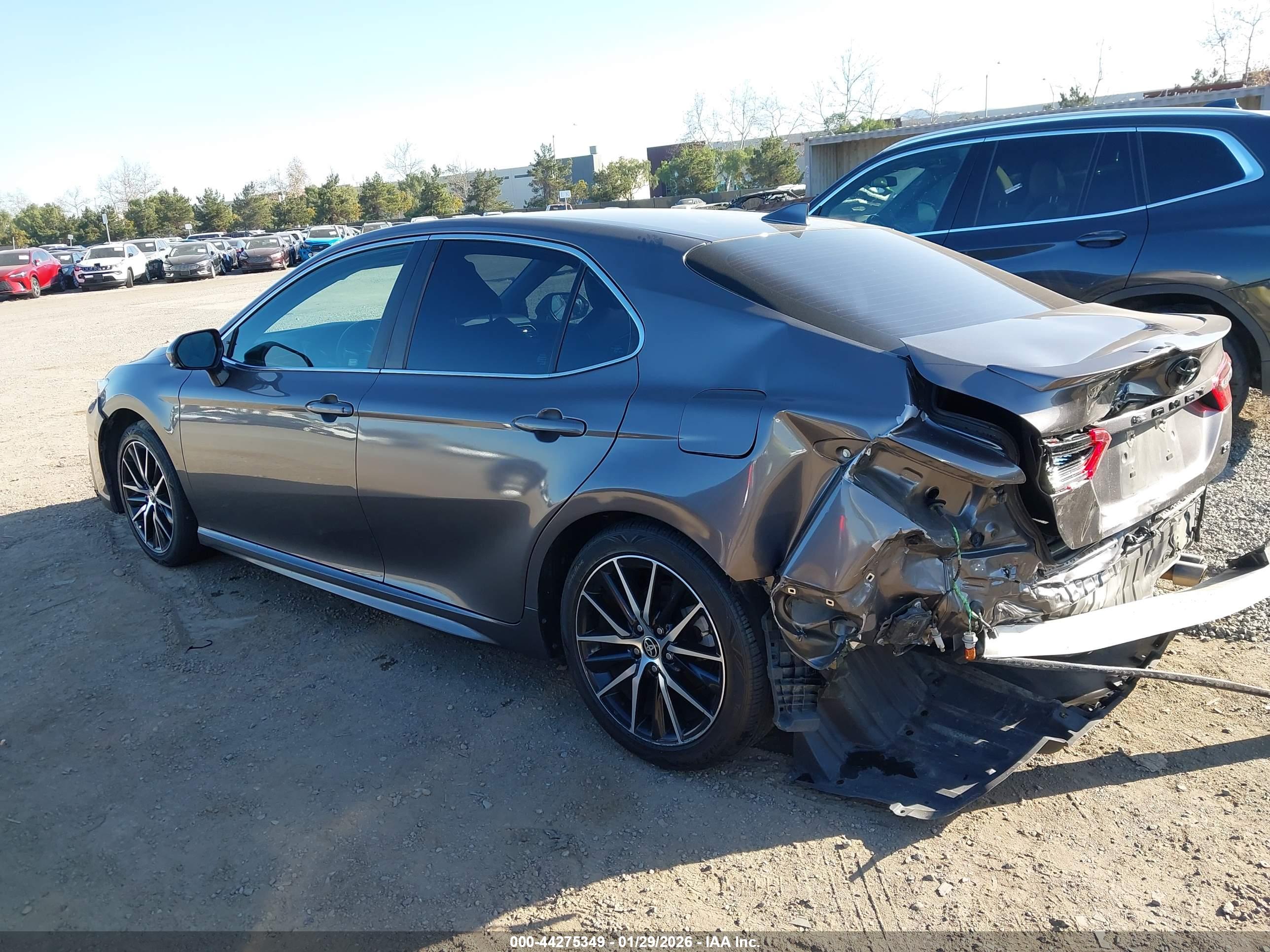 TOYOTA CAMRY image 3