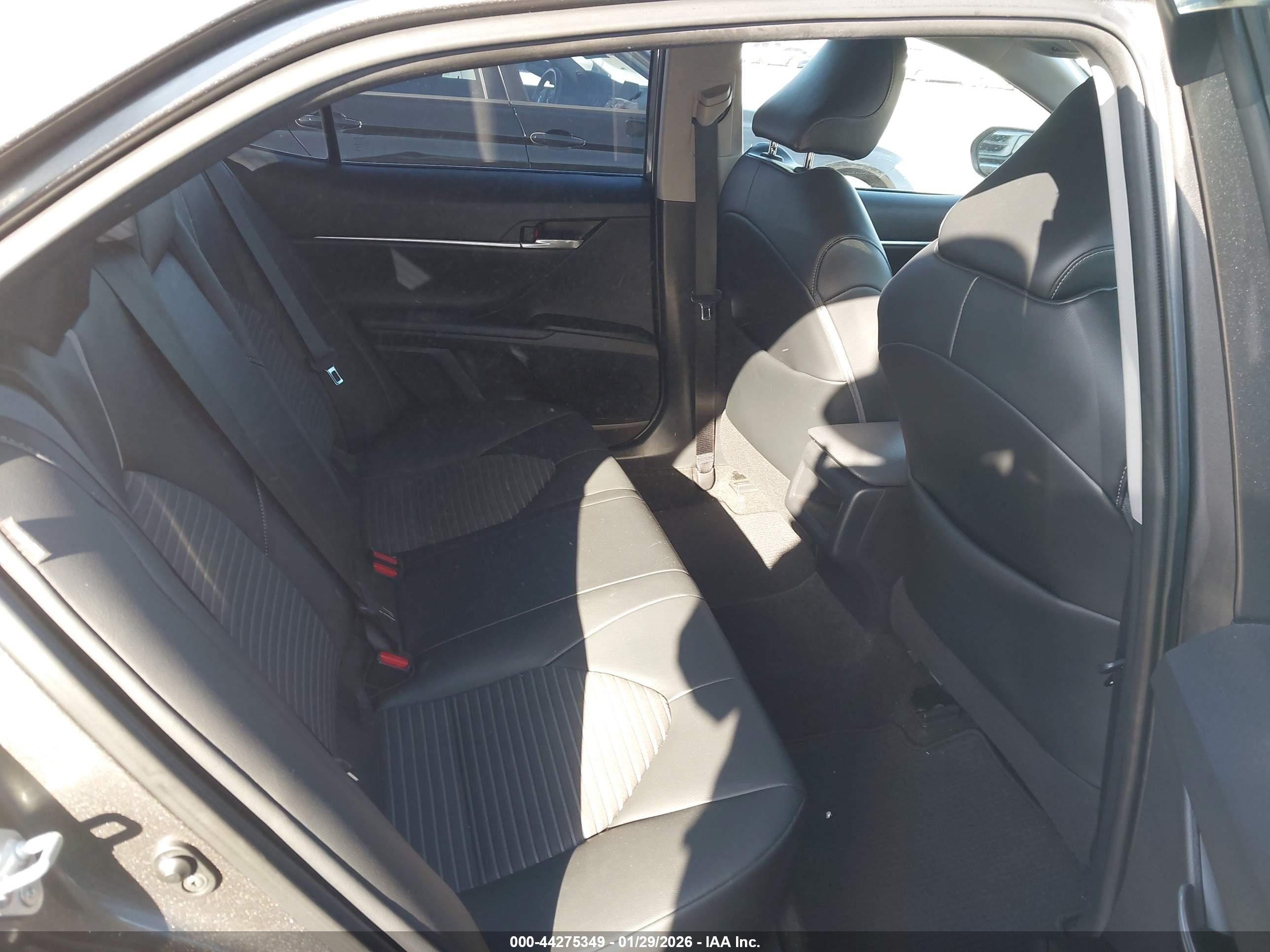TOYOTA CAMRY image 8