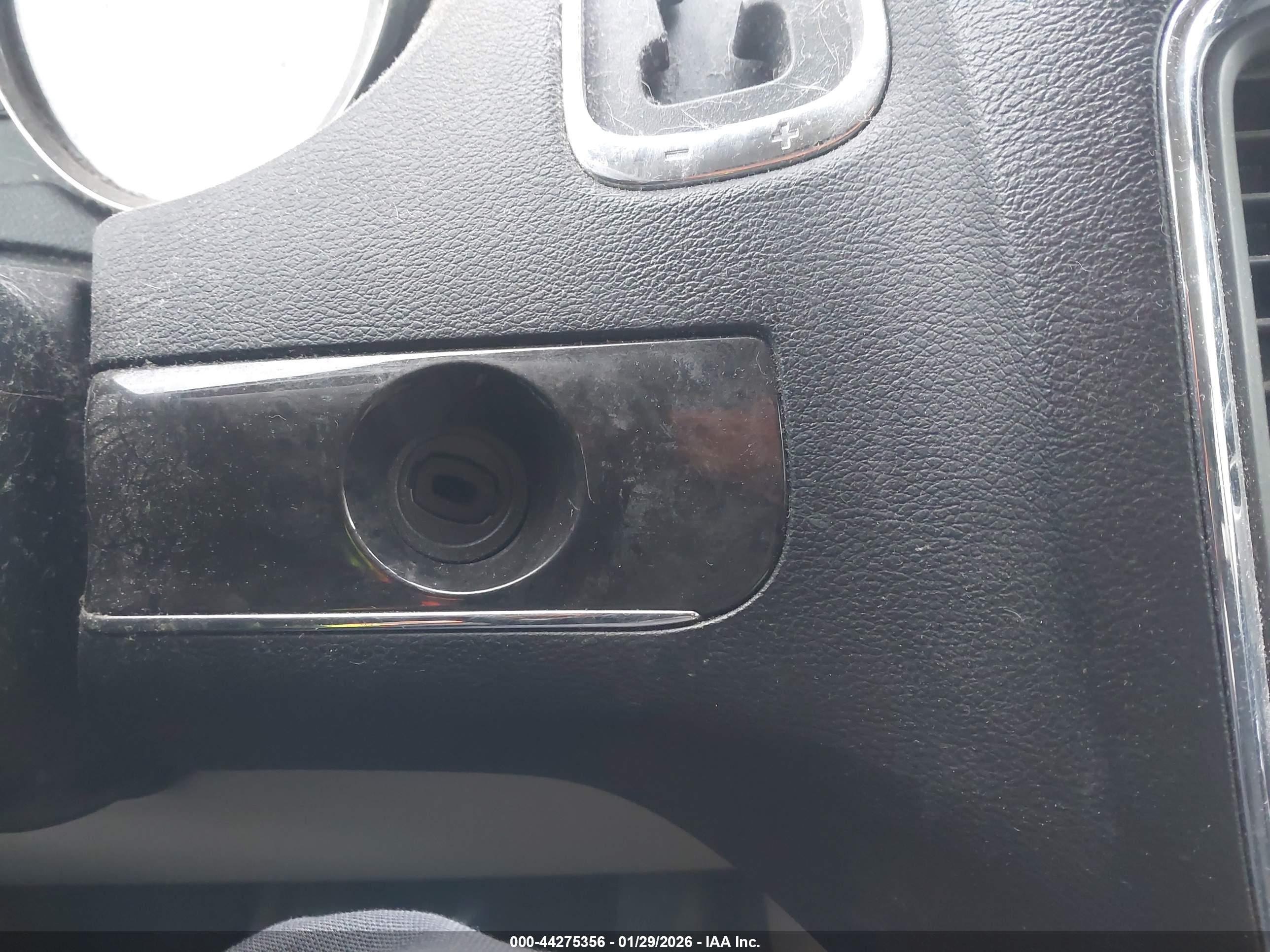 CHRYSLER TOWN image 6