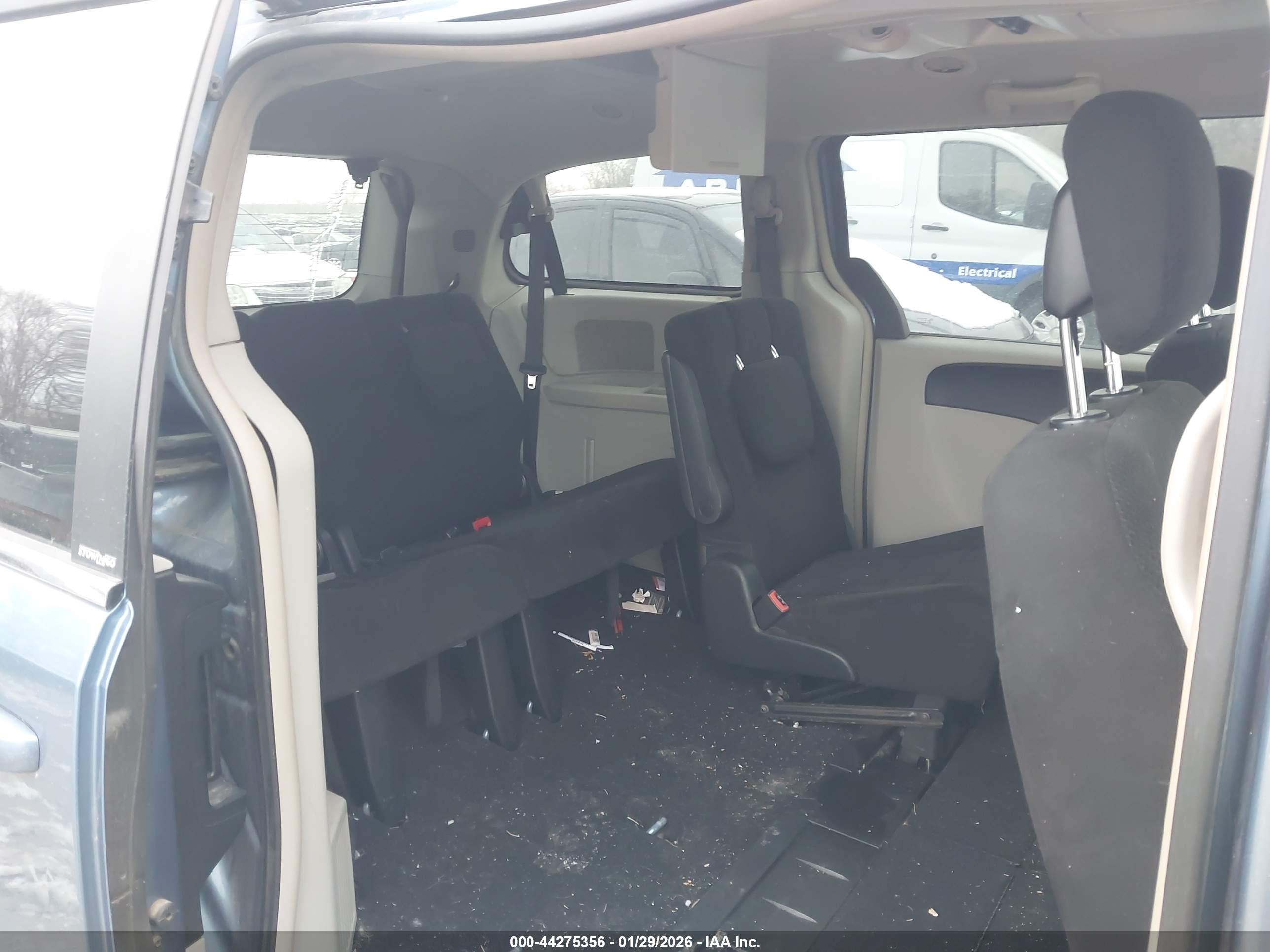 CHRYSLER TOWN image 8