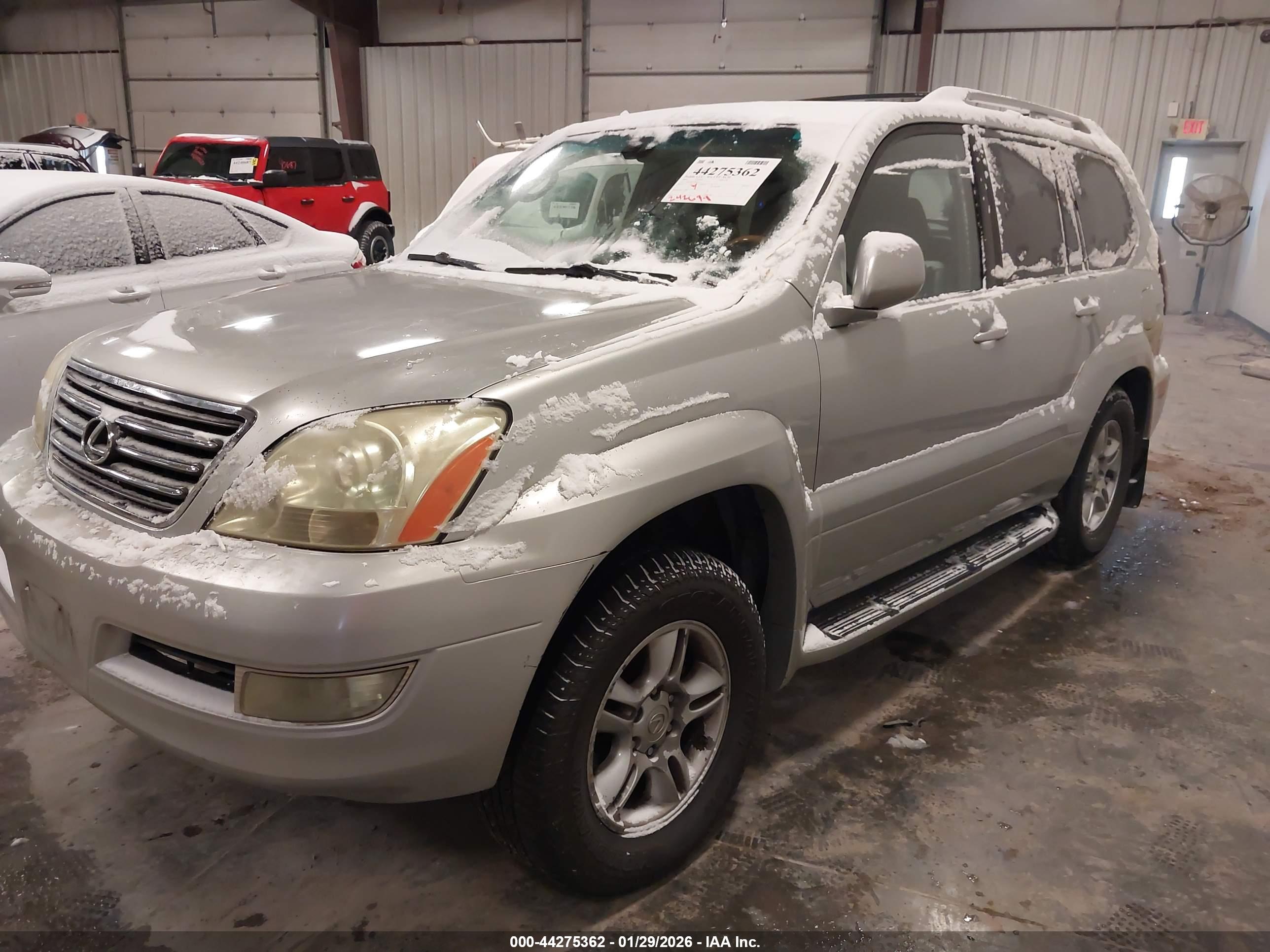 LEXUS GX image 2
