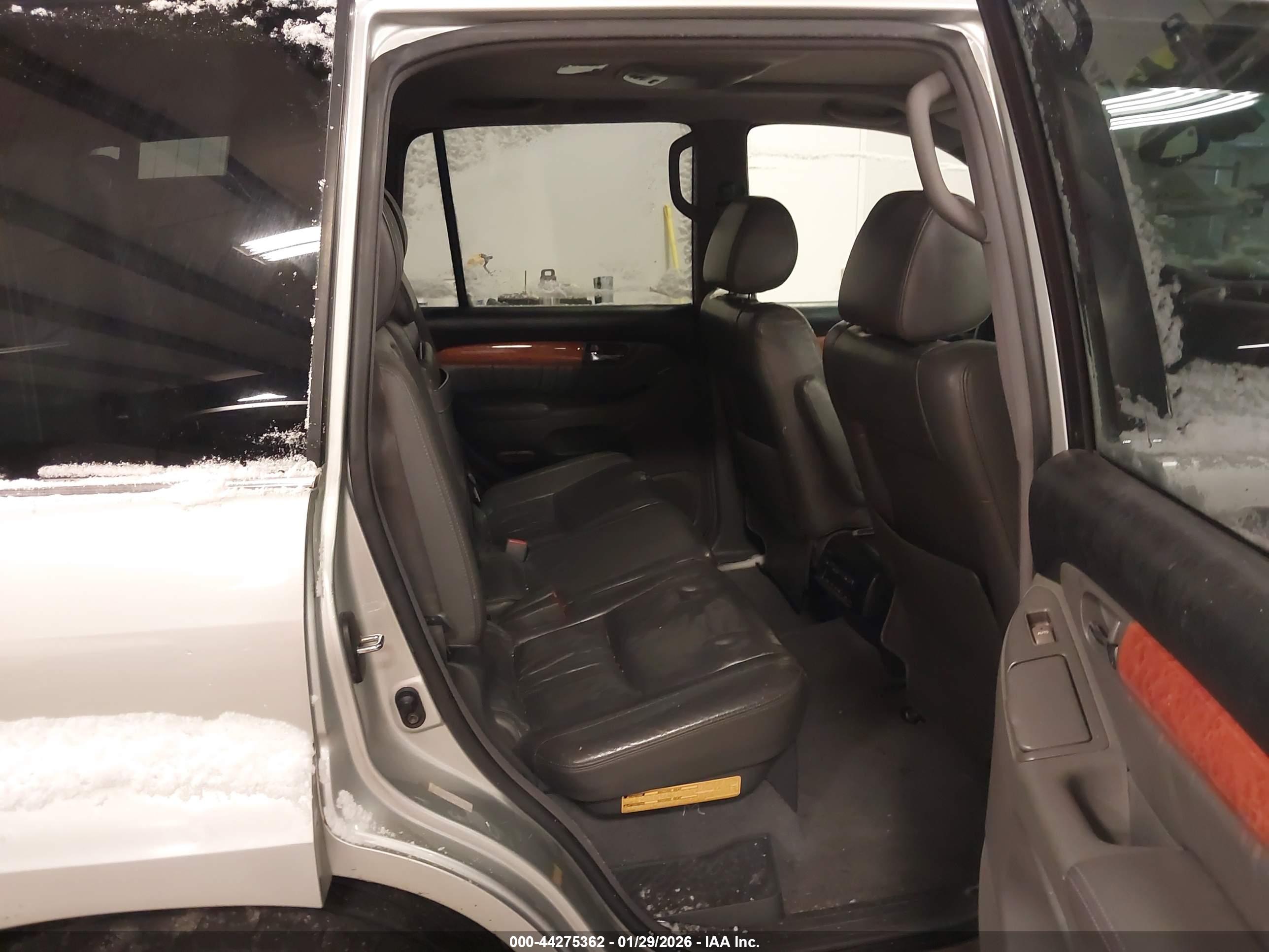 LEXUS GX image 8