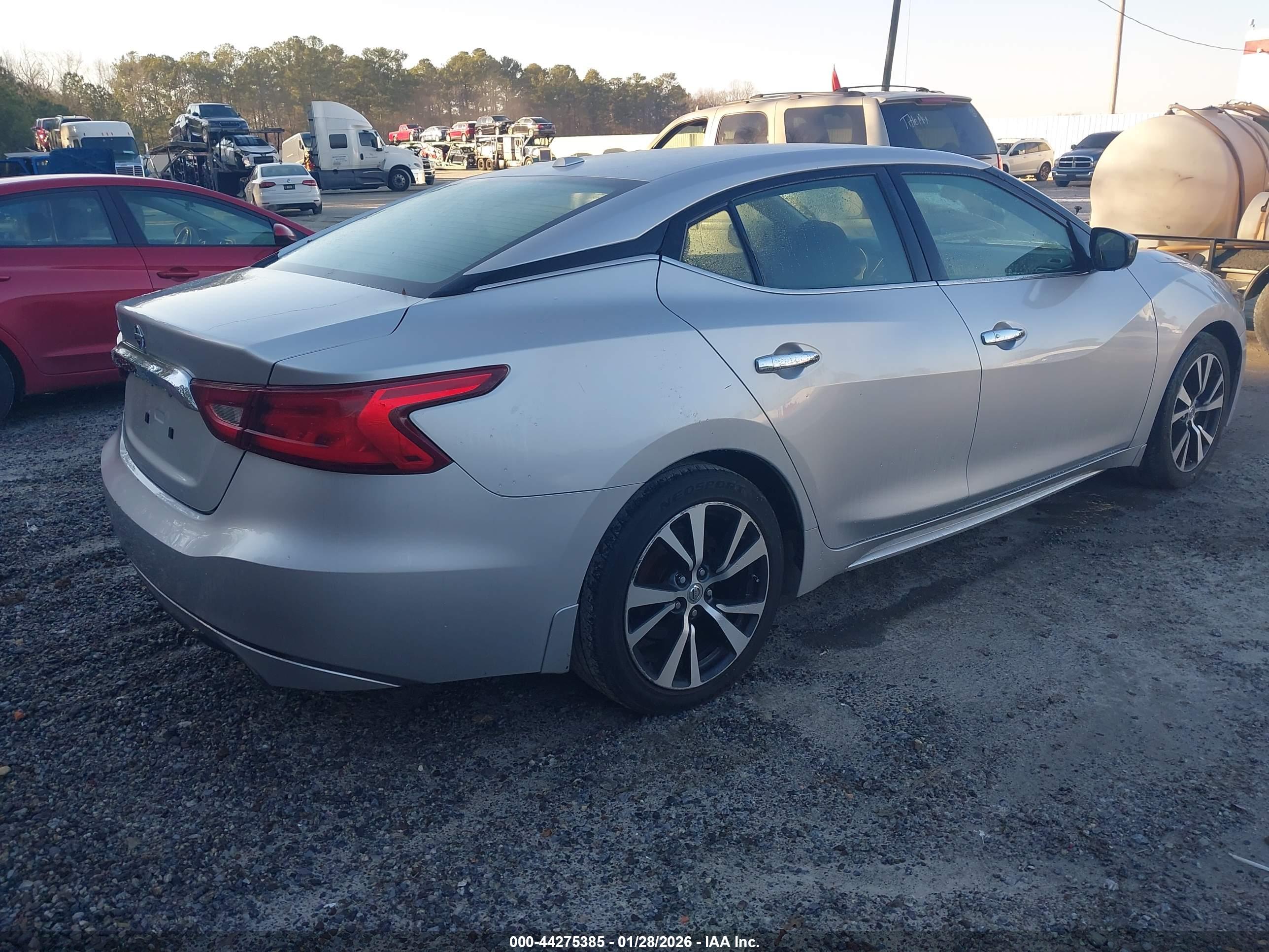 NISSAN MAXIMA image 4