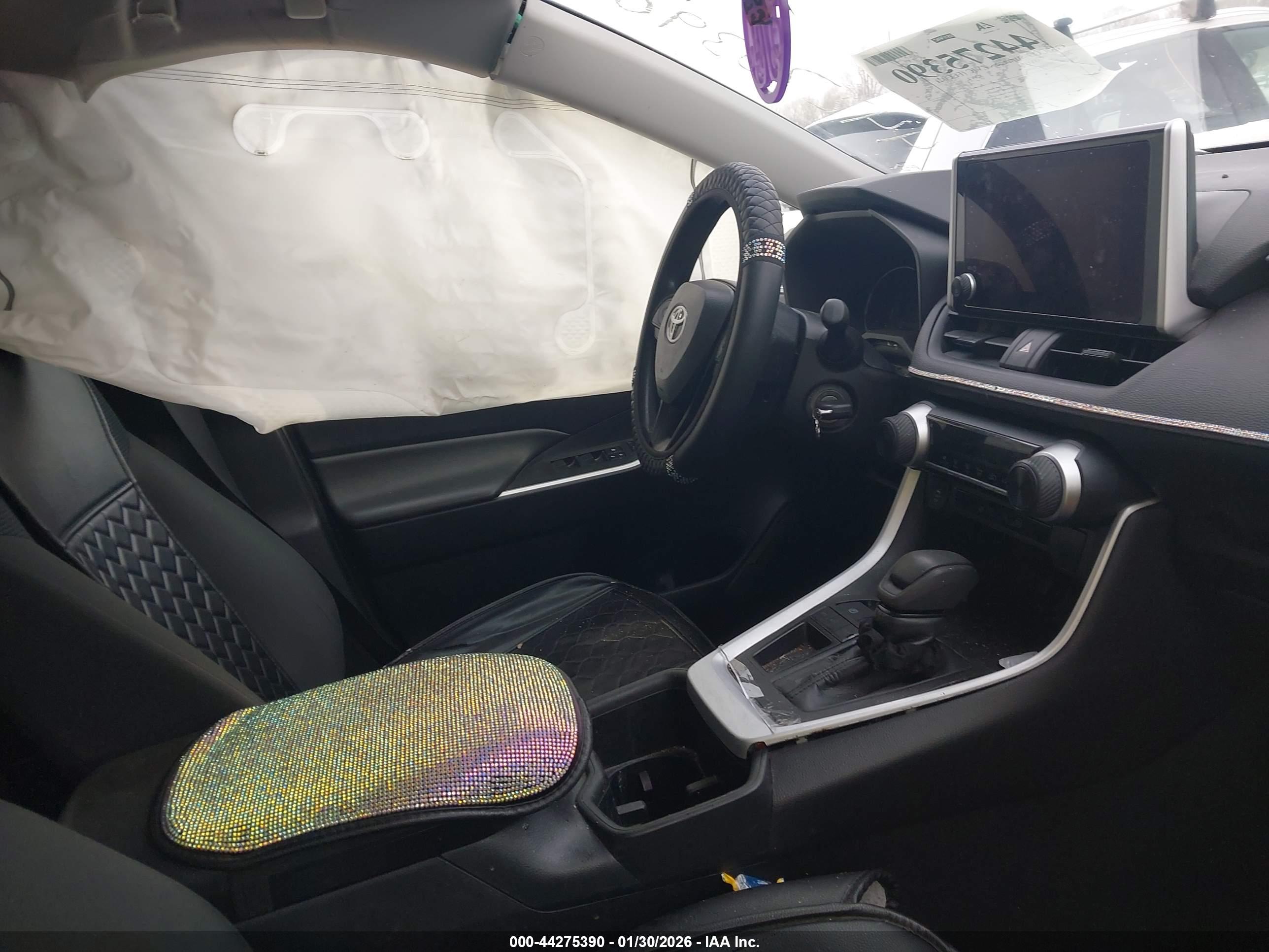 TOYOTA RAV4 image 5