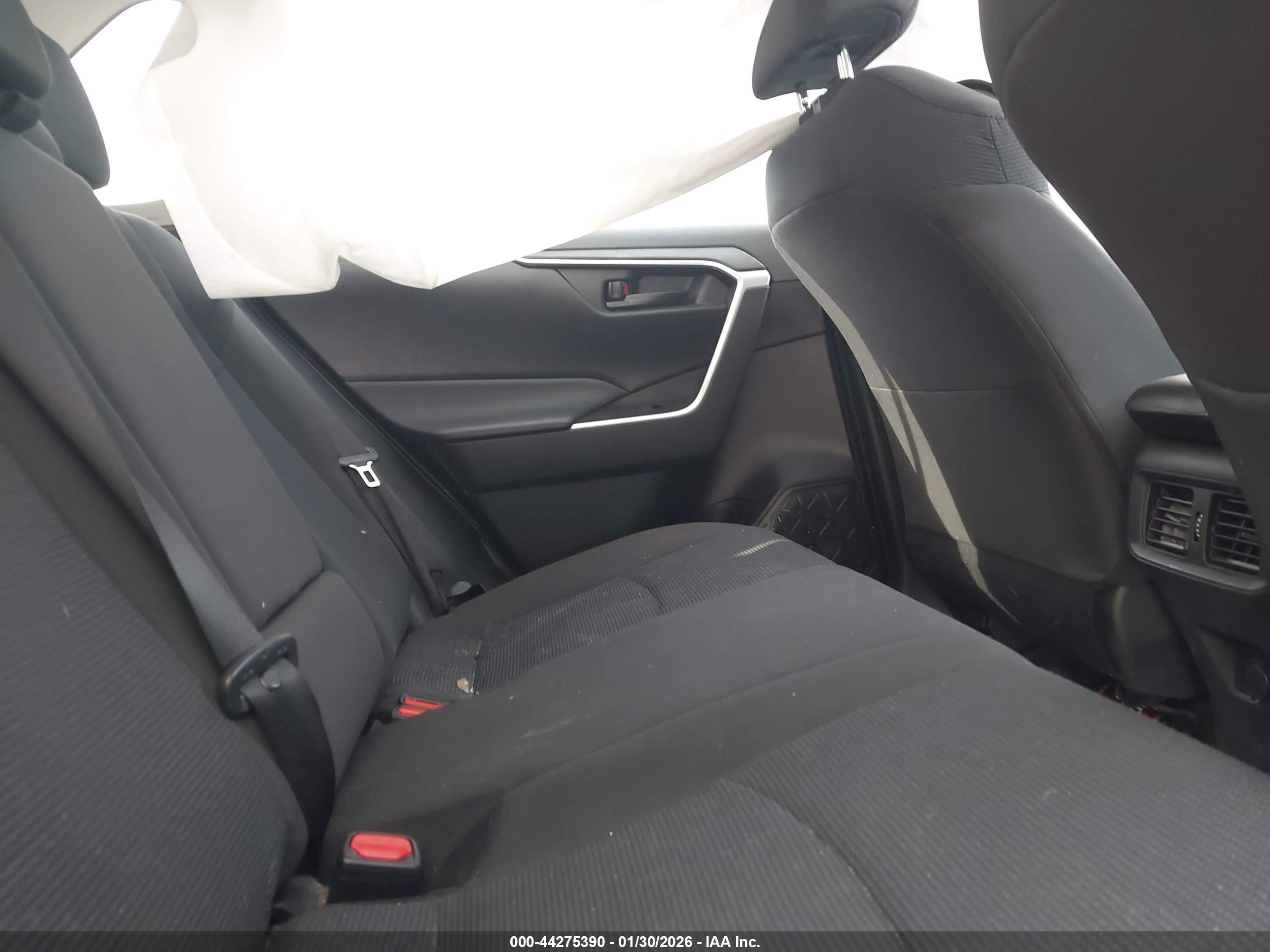 TOYOTA RAV4 image 8