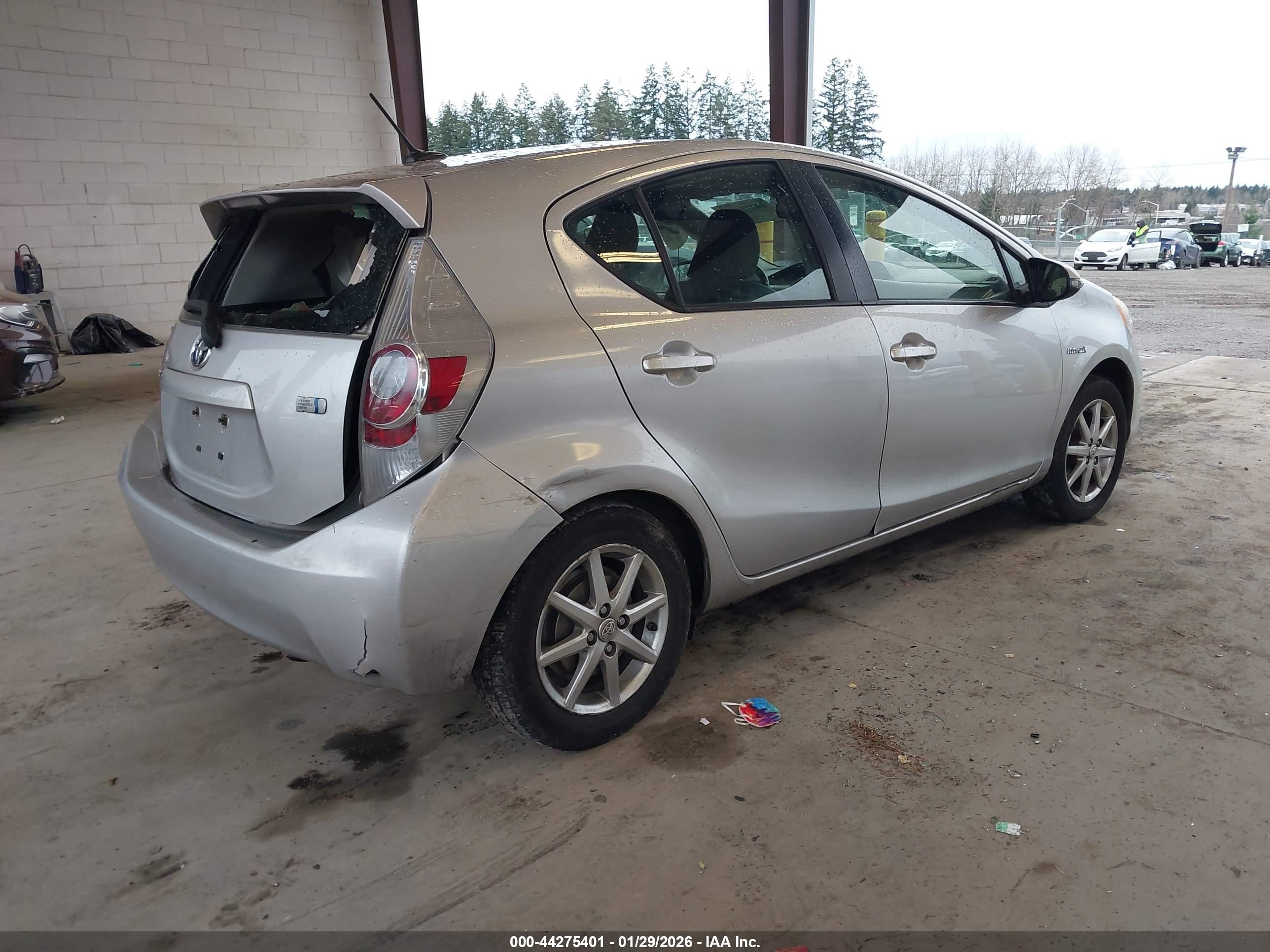 TOYOTA PRIUS image 4