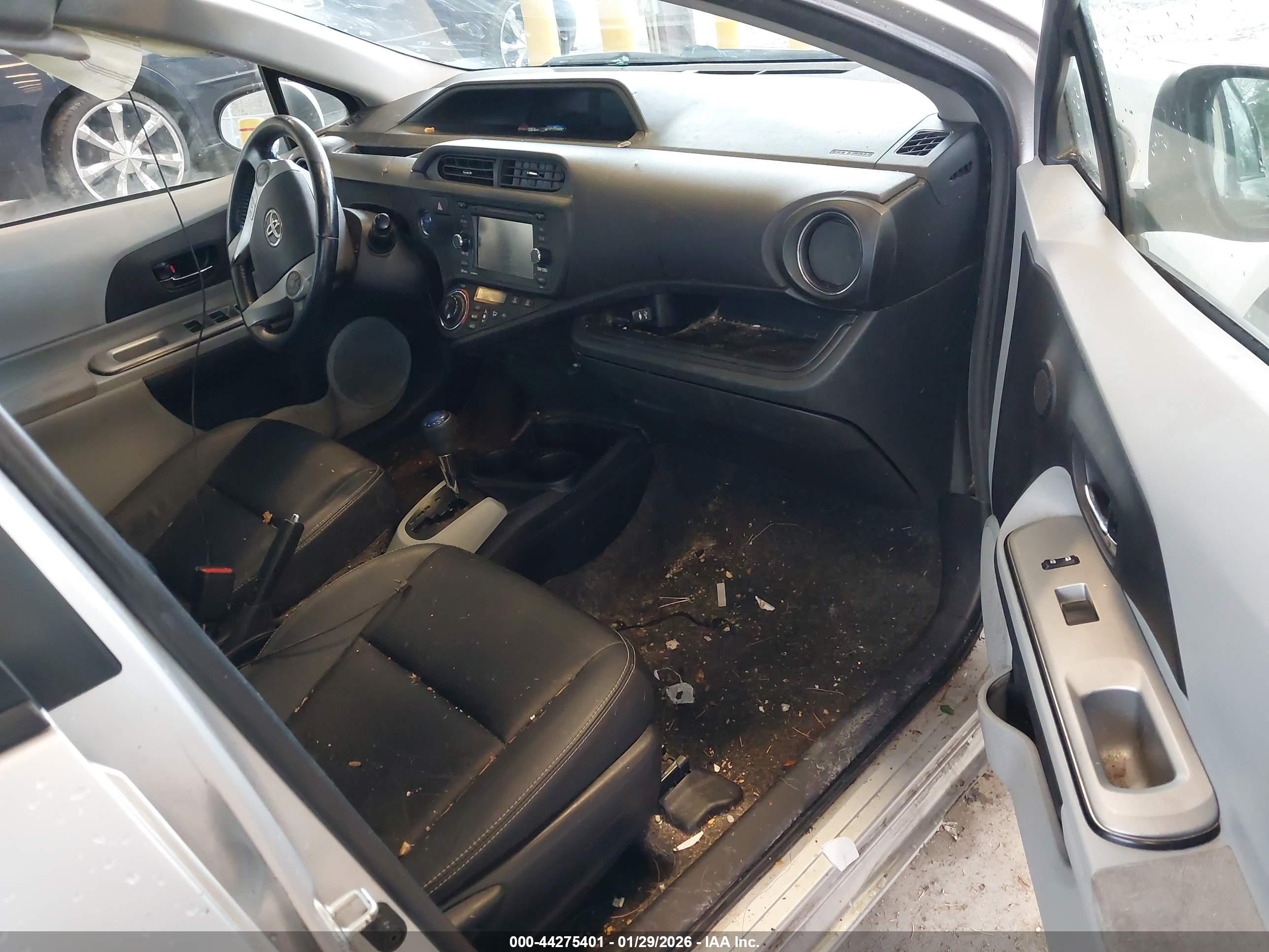 TOYOTA PRIUS image 5