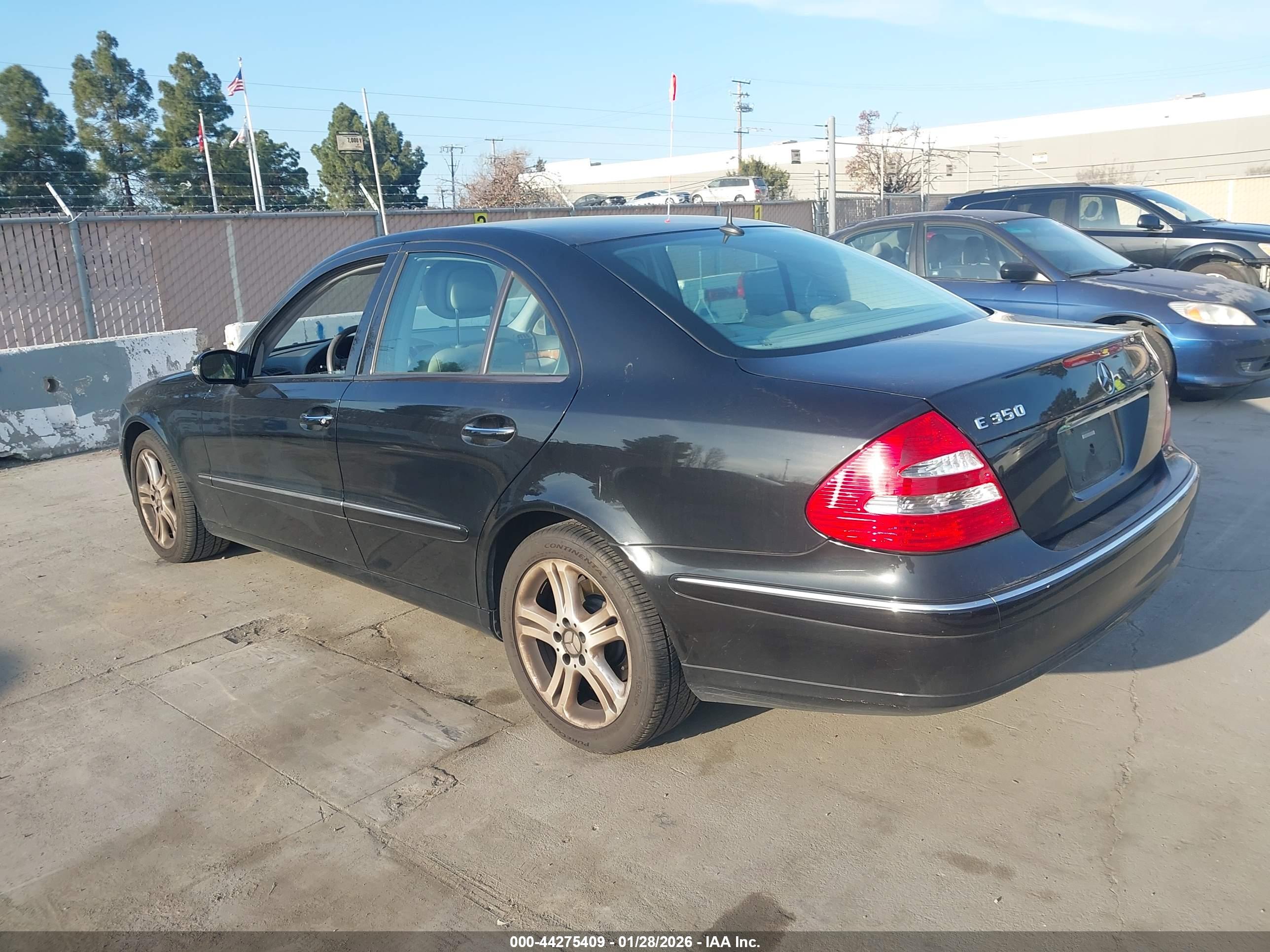 MERCEDES-BENZ E image 3