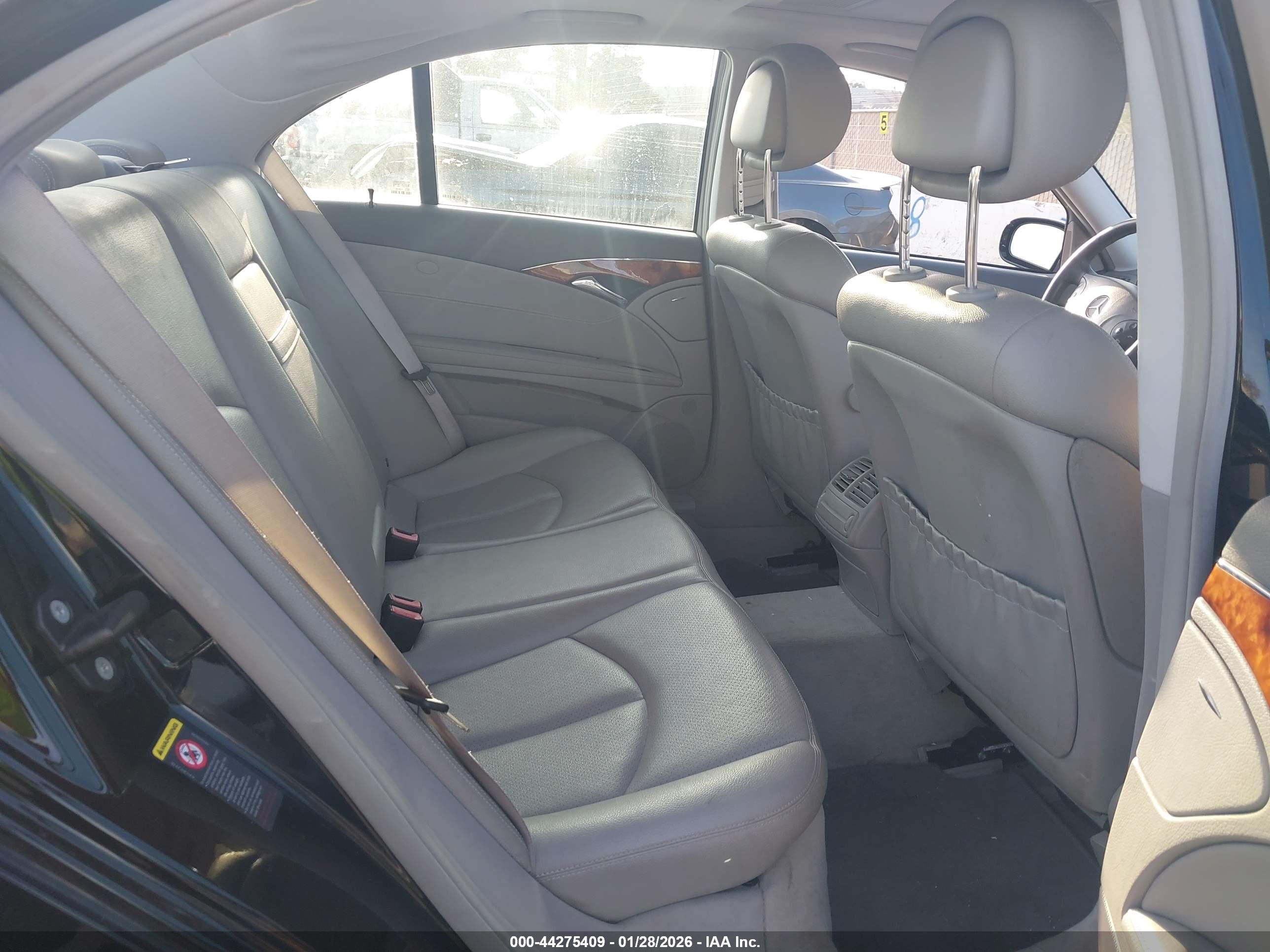 MERCEDES-BENZ E image 8