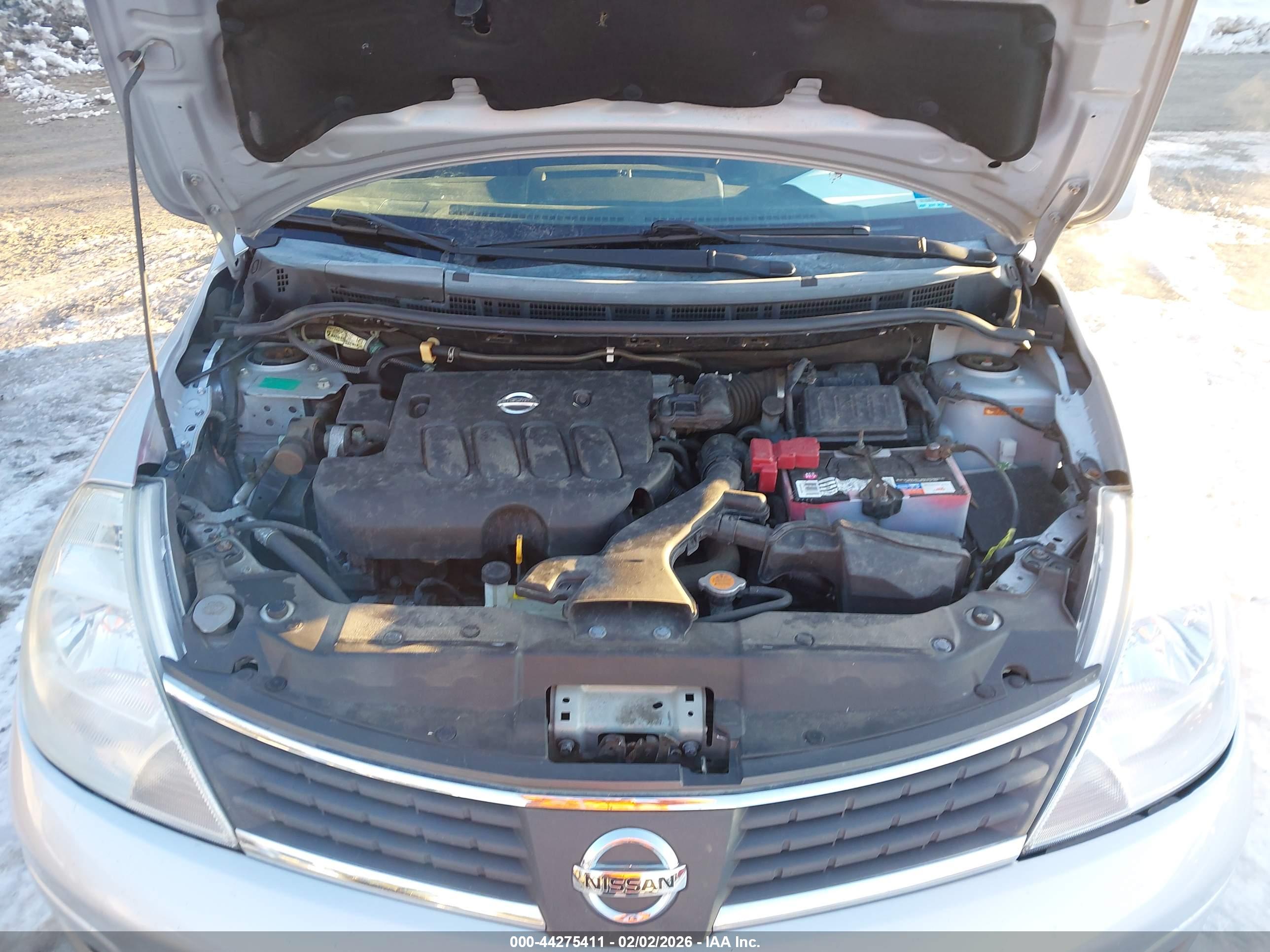NISSAN VERSA image 10