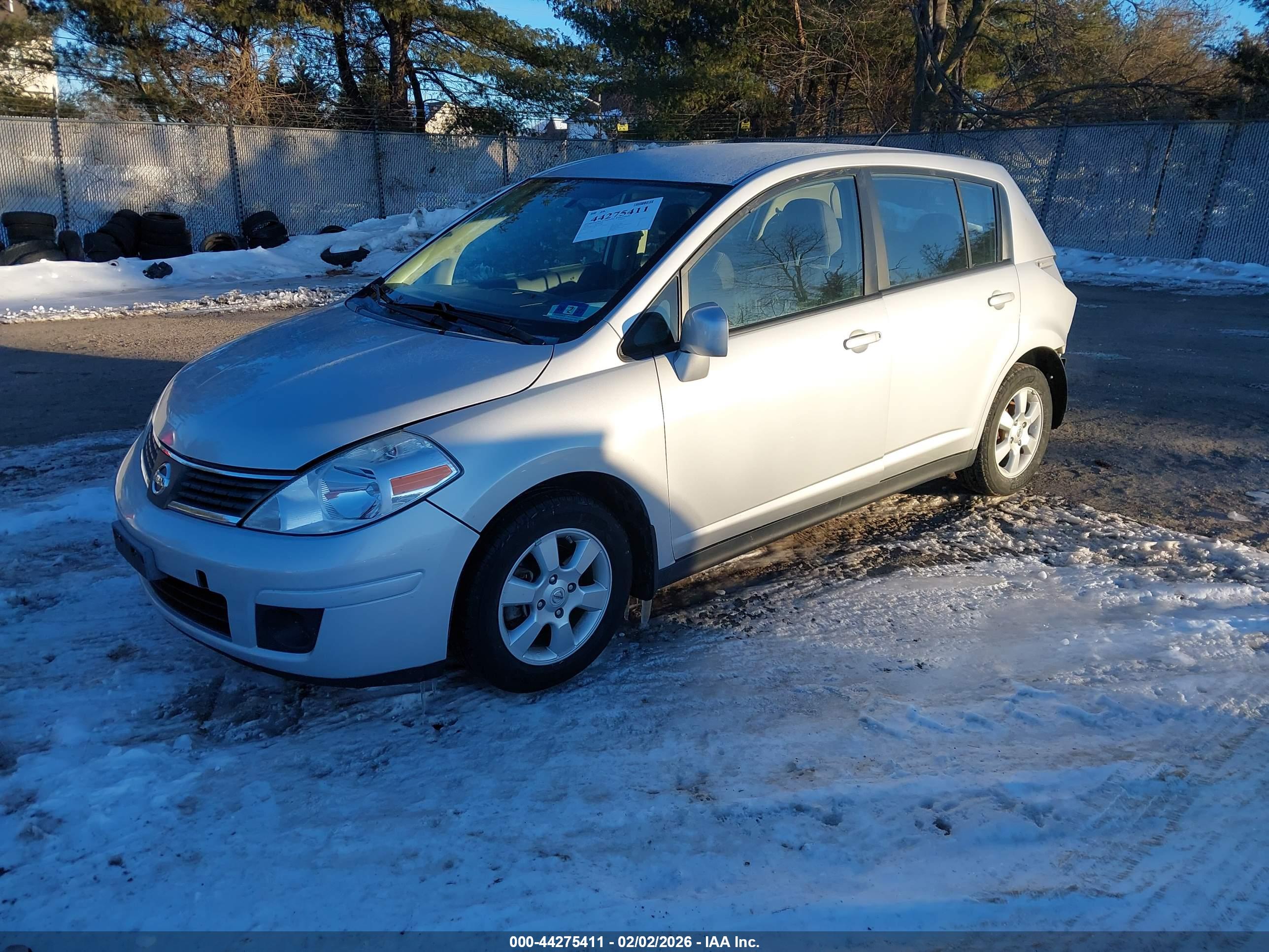 NISSAN VERSA image 2