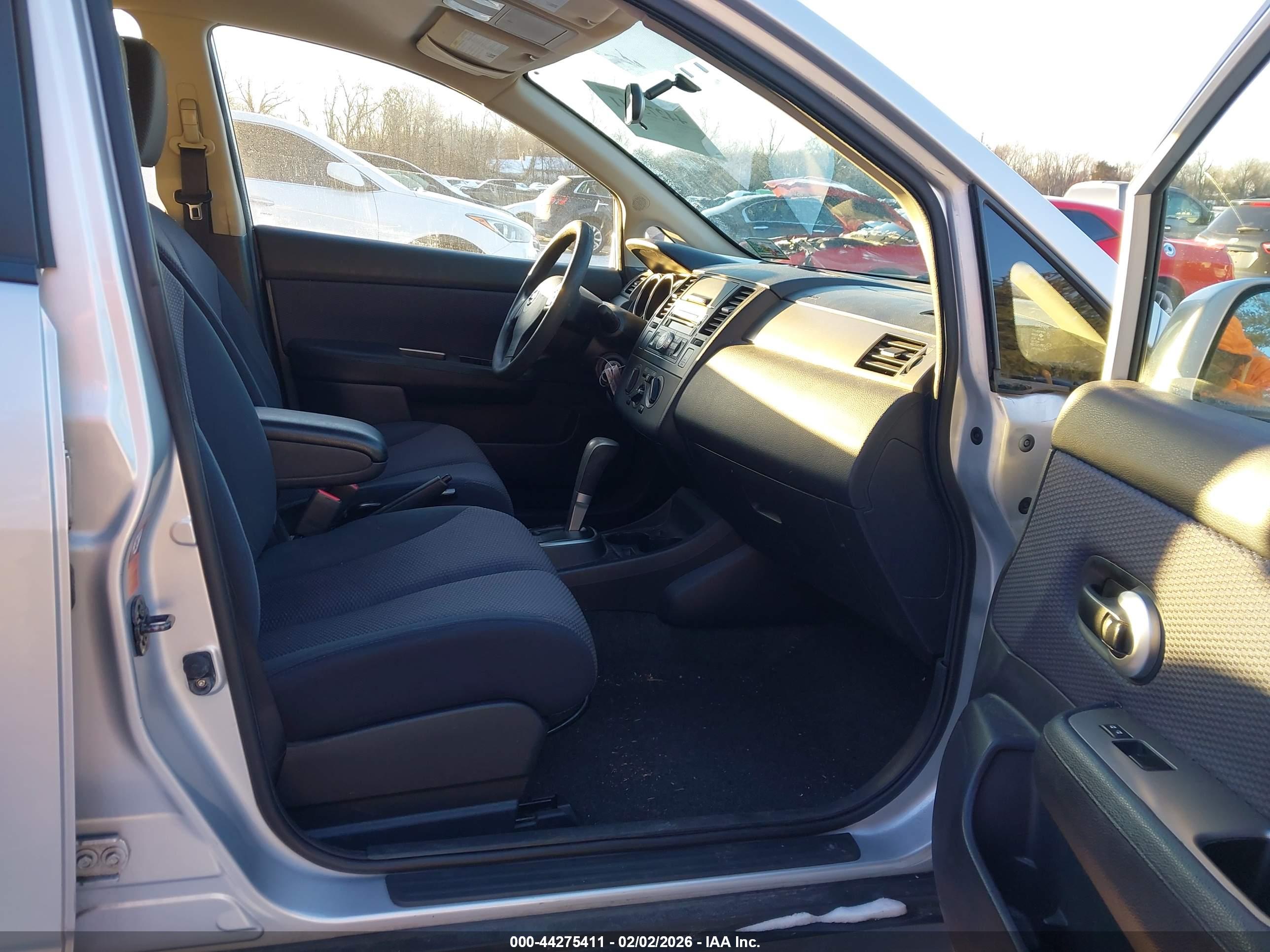 NISSAN VERSA image 5