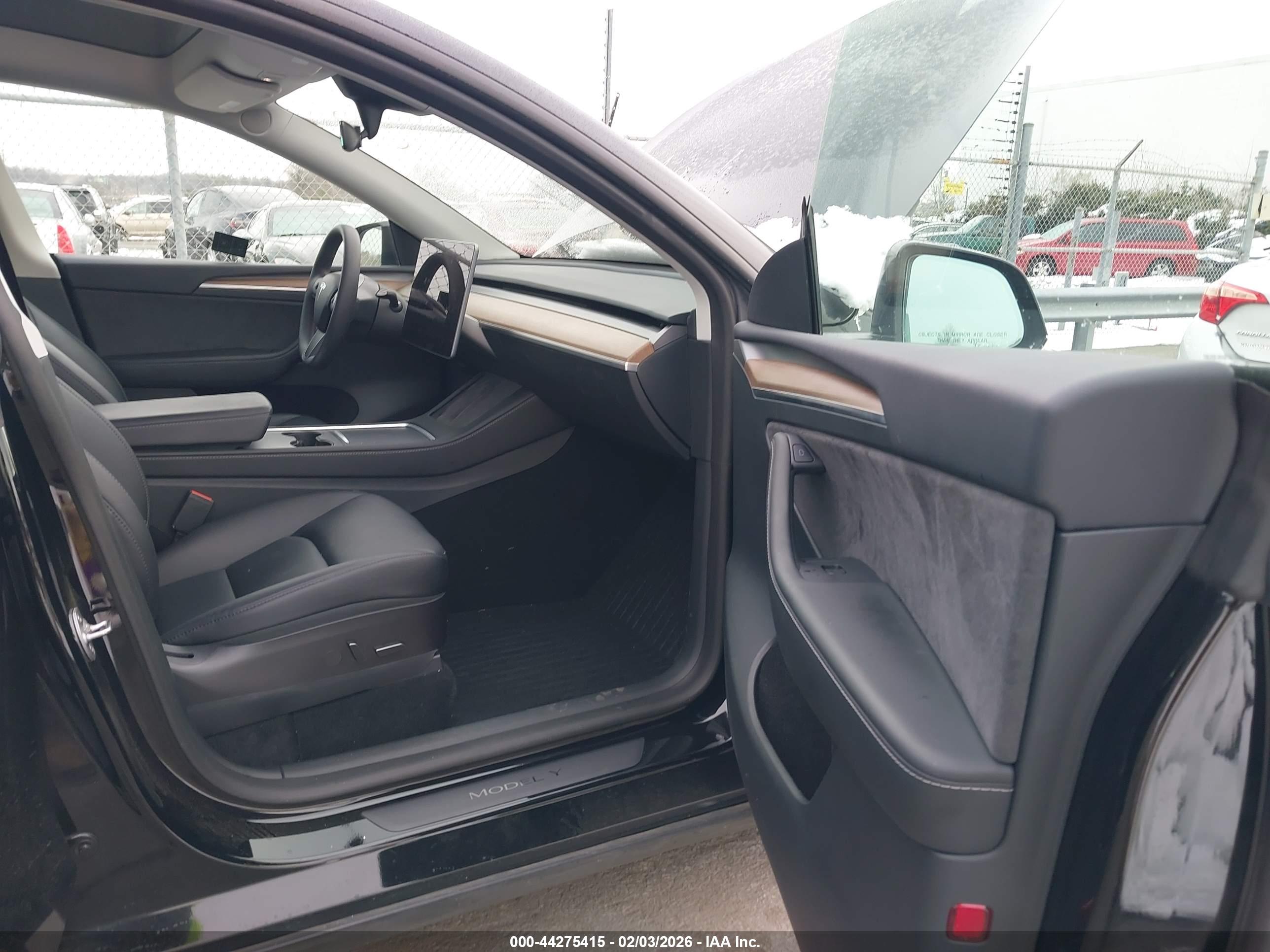 TESLA MODEL image 5
