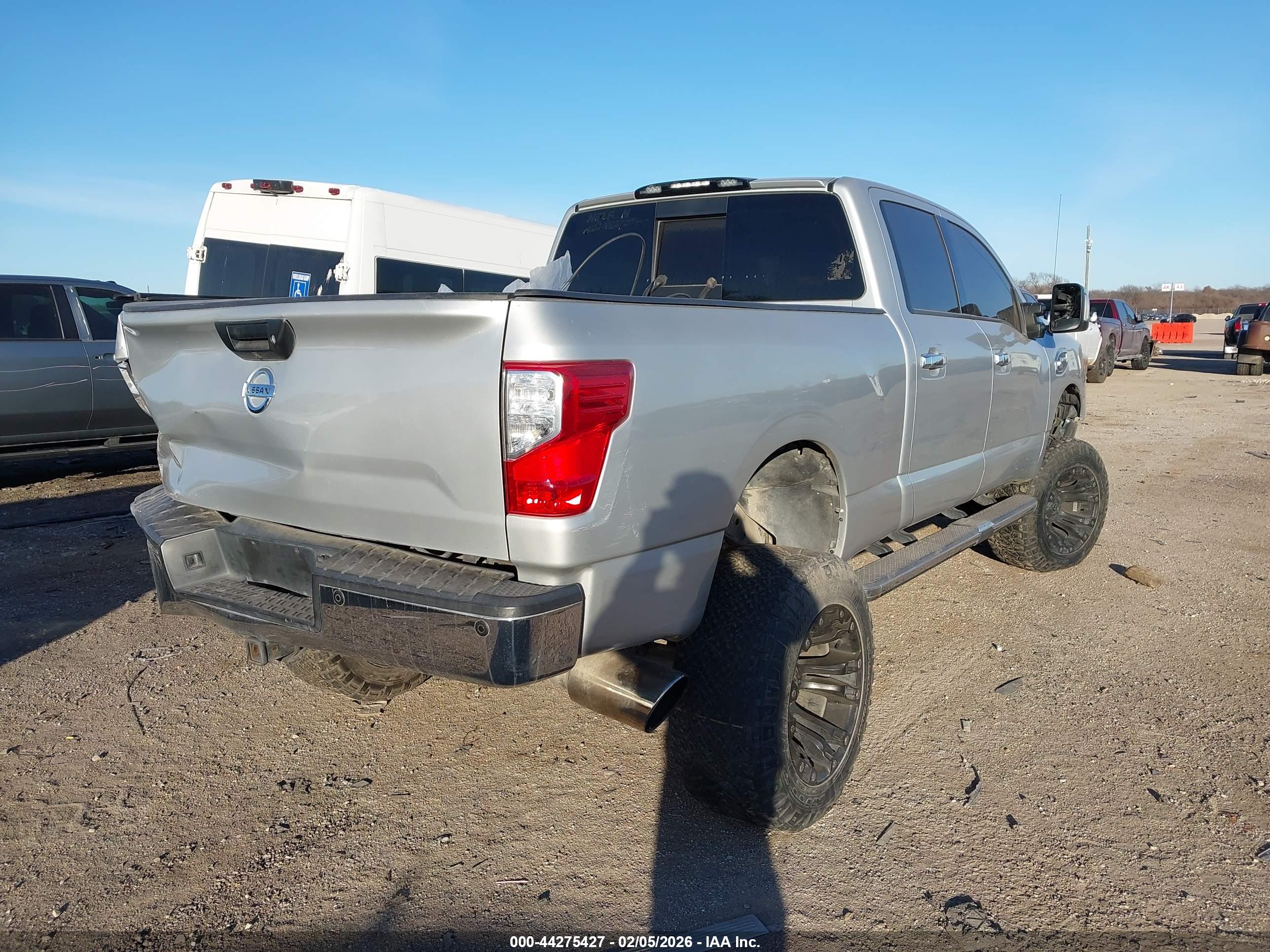 NISSAN TITAN image 4
