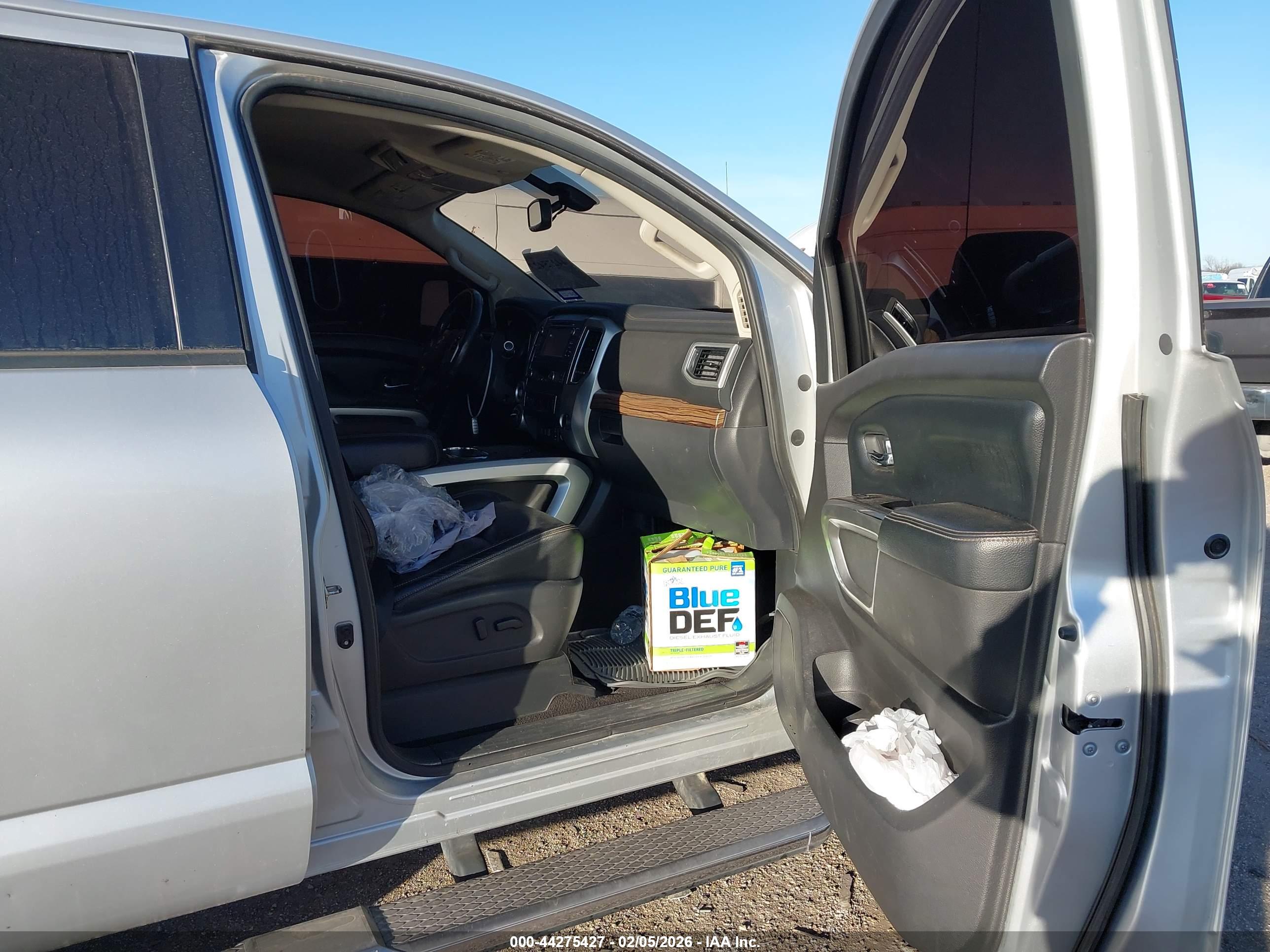 NISSAN TITAN image 5