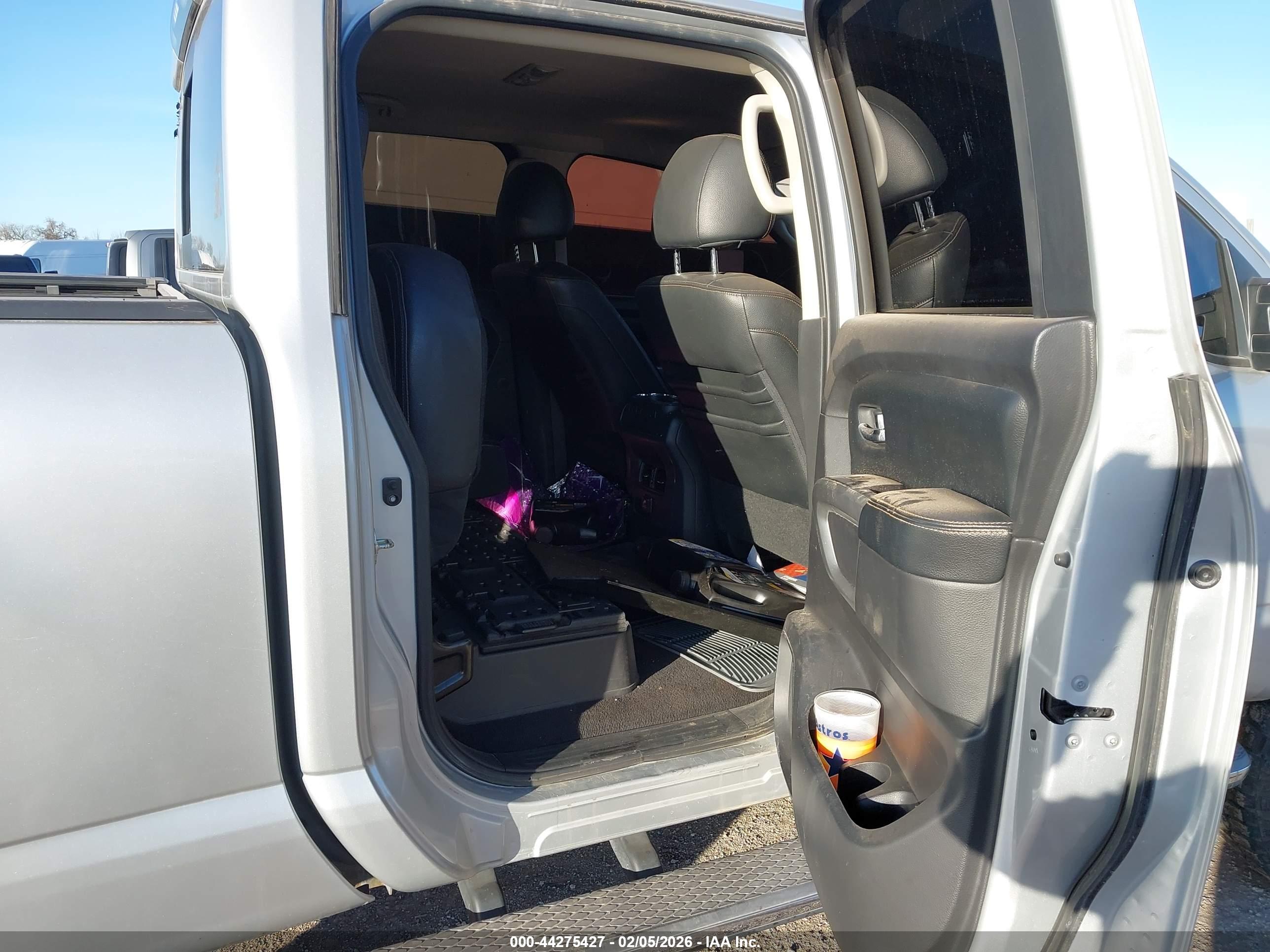 NISSAN TITAN image 8