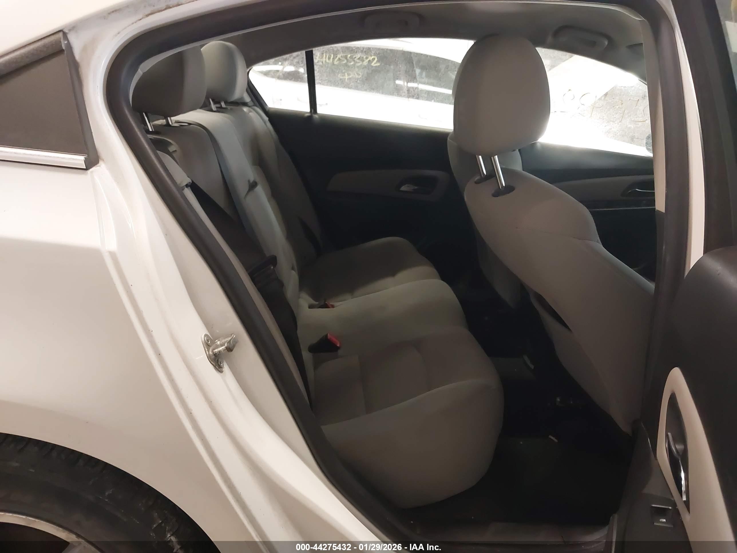 CHEVROLET CRUZE image 8