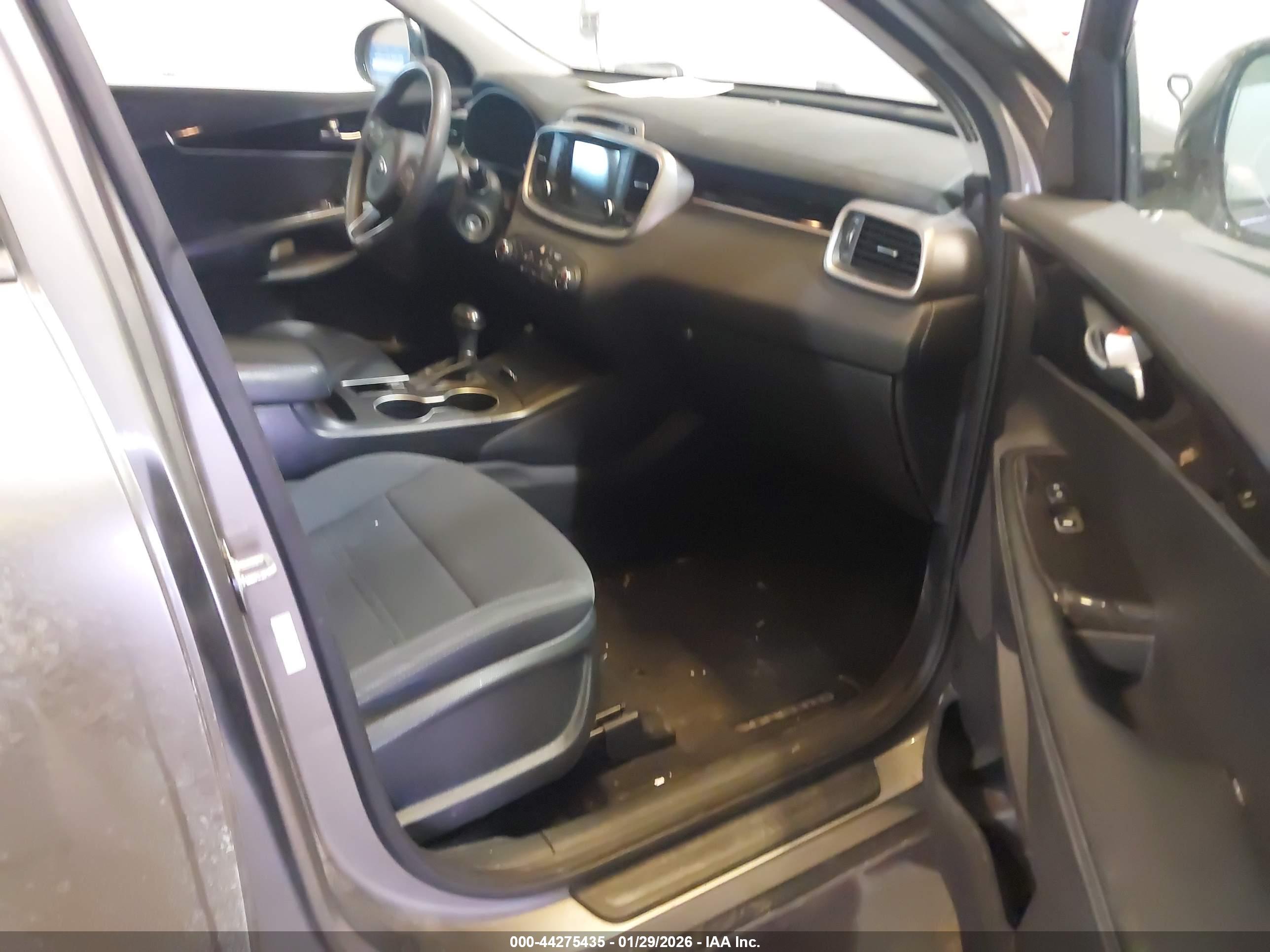 KIA SORENTO image 5