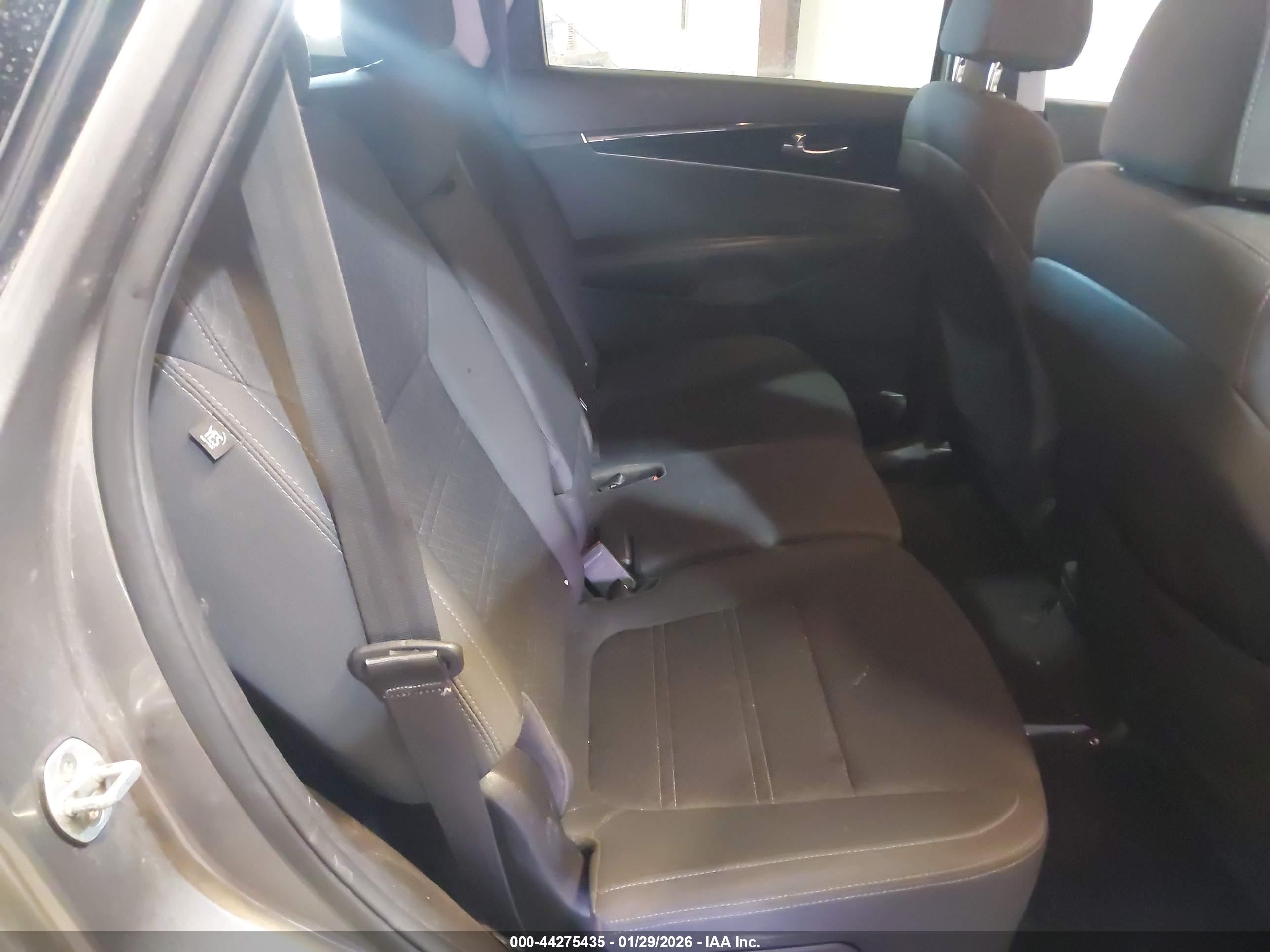 KIA SORENTO image 8