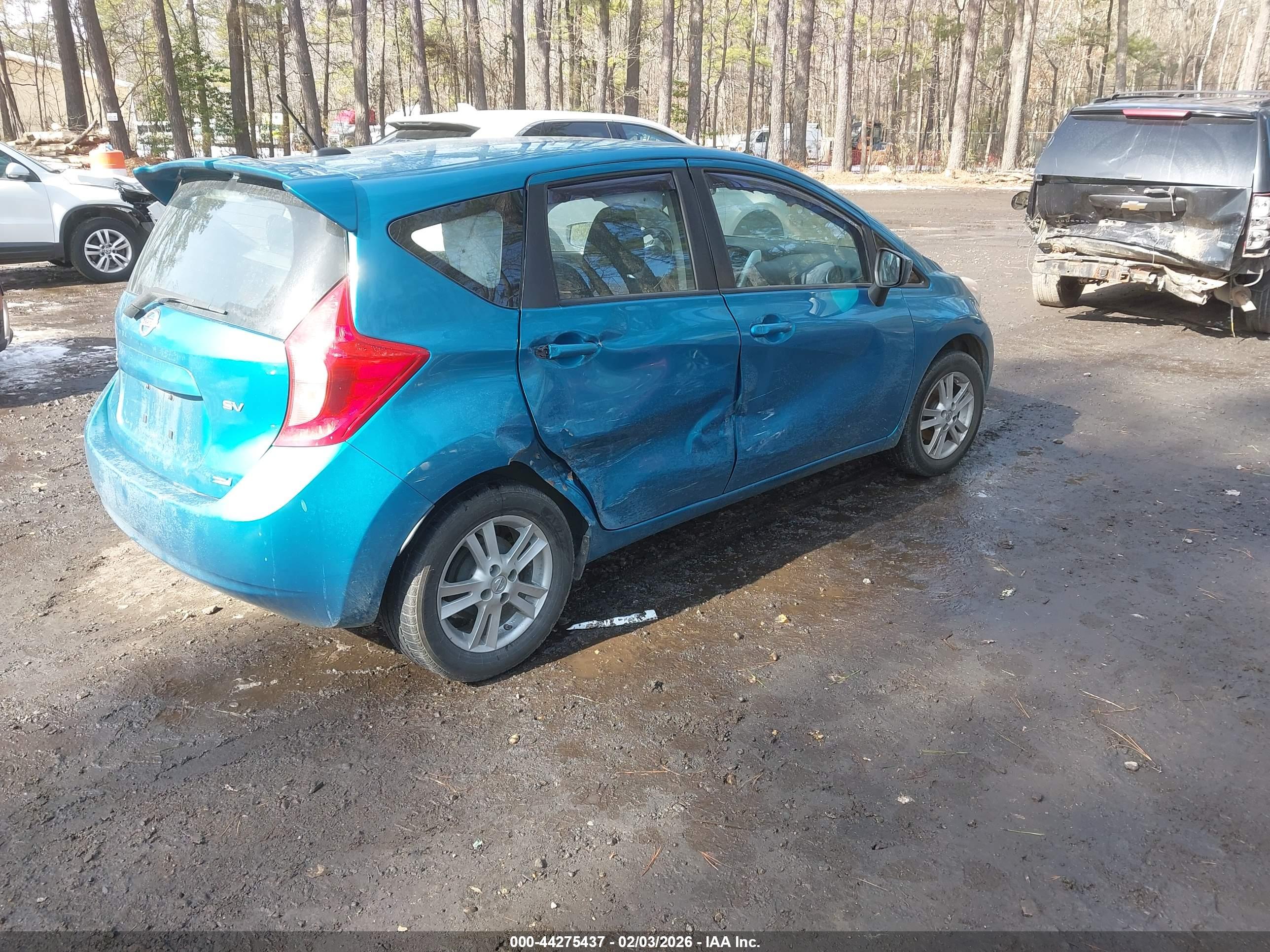 NISSAN VERSA image 4