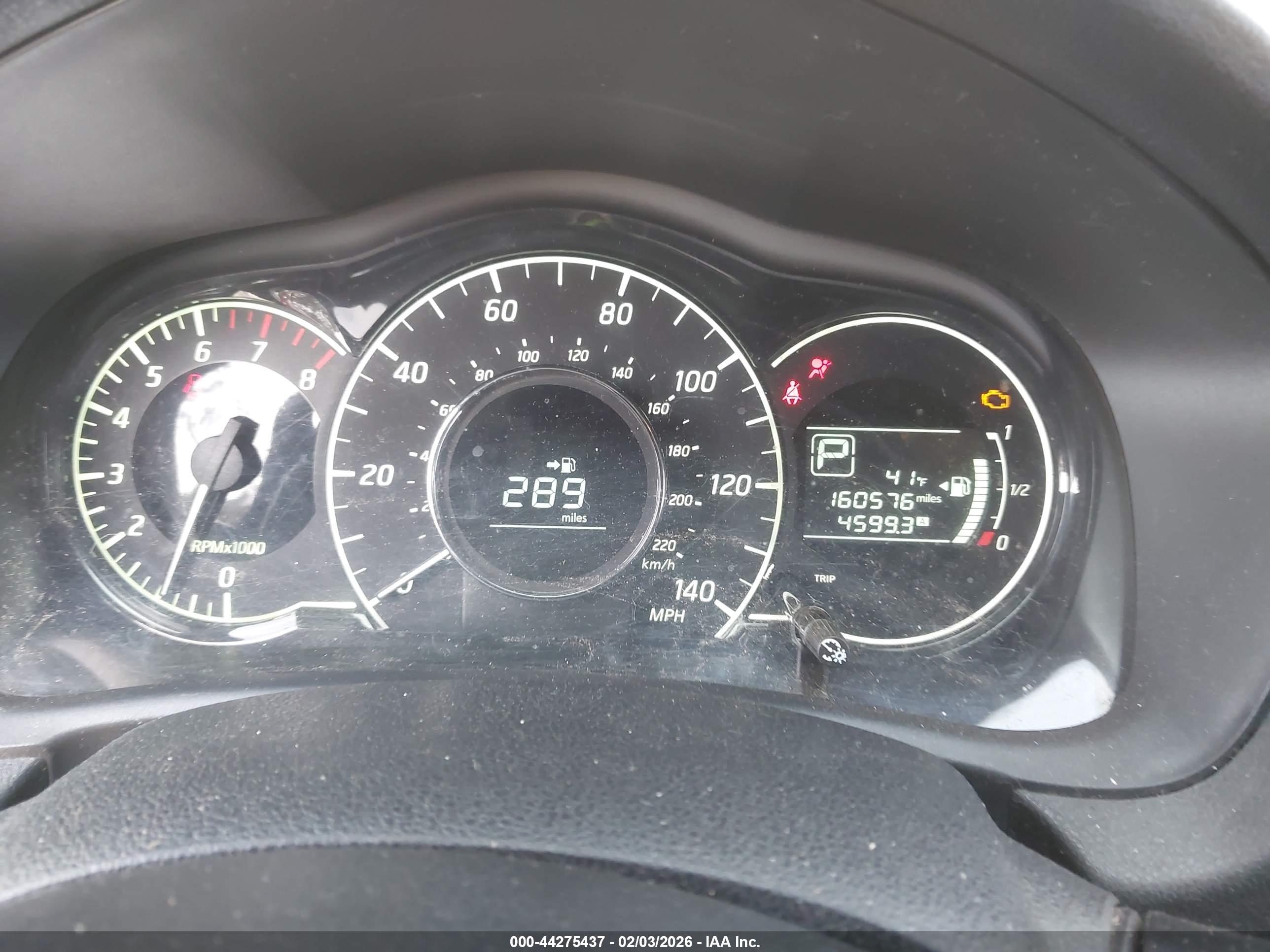 NISSAN VERSA image 7
