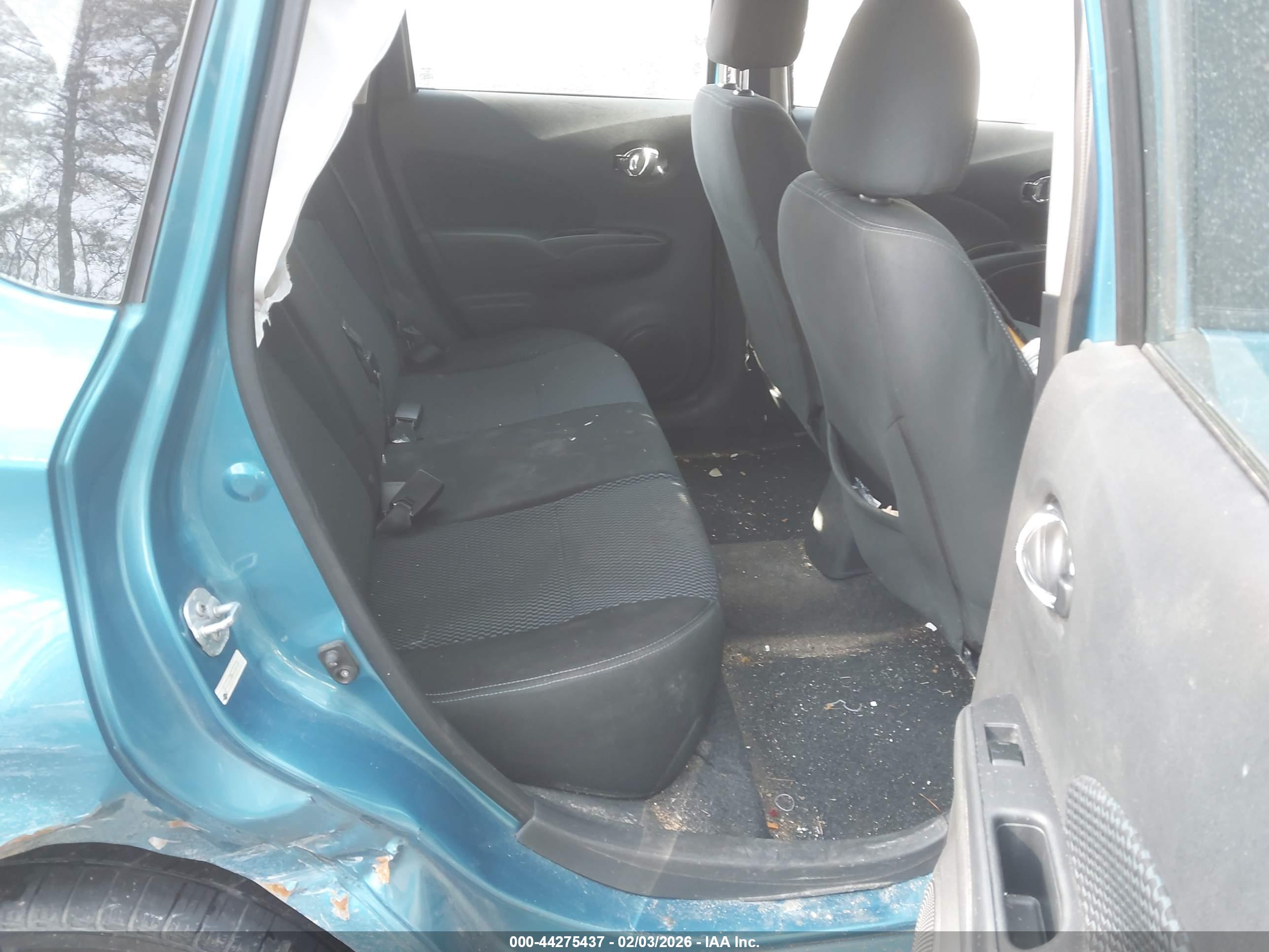 NISSAN VERSA image 8