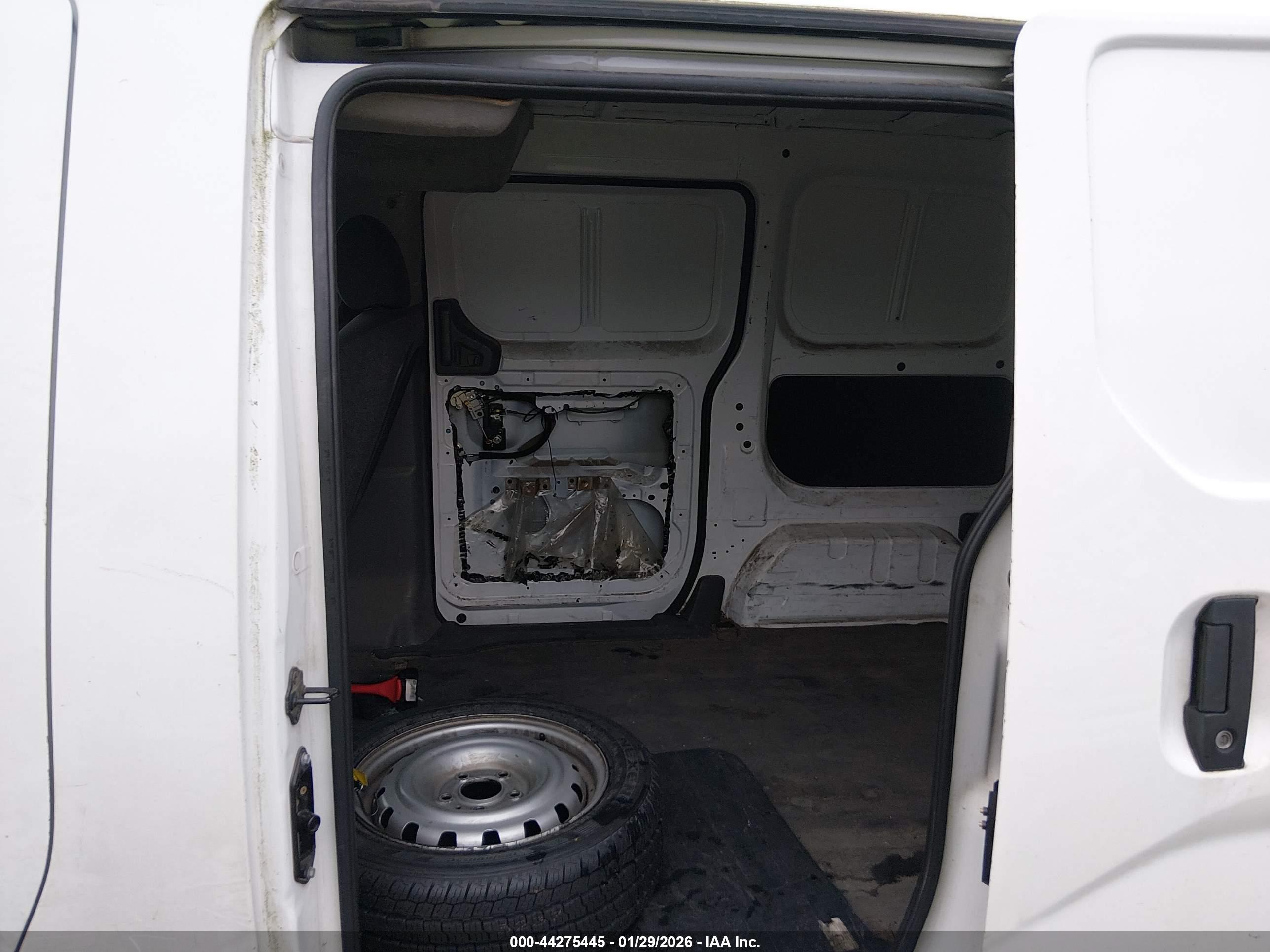 NISSAN NV200 image 8