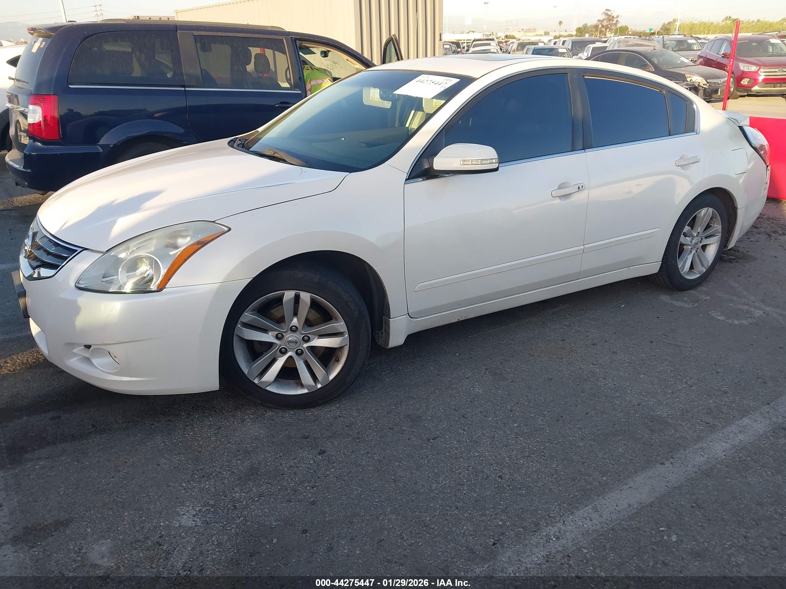 NISSAN ALTIMA image 2