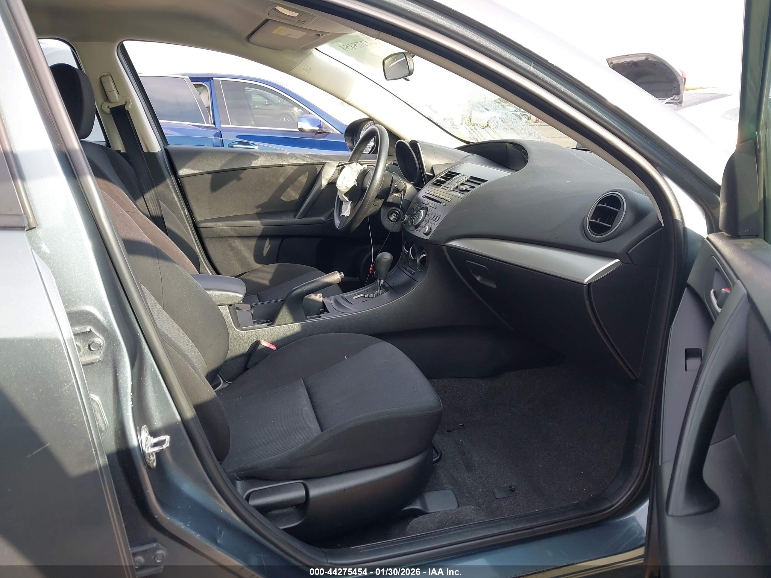 MAZDA MAZDA3 image 5