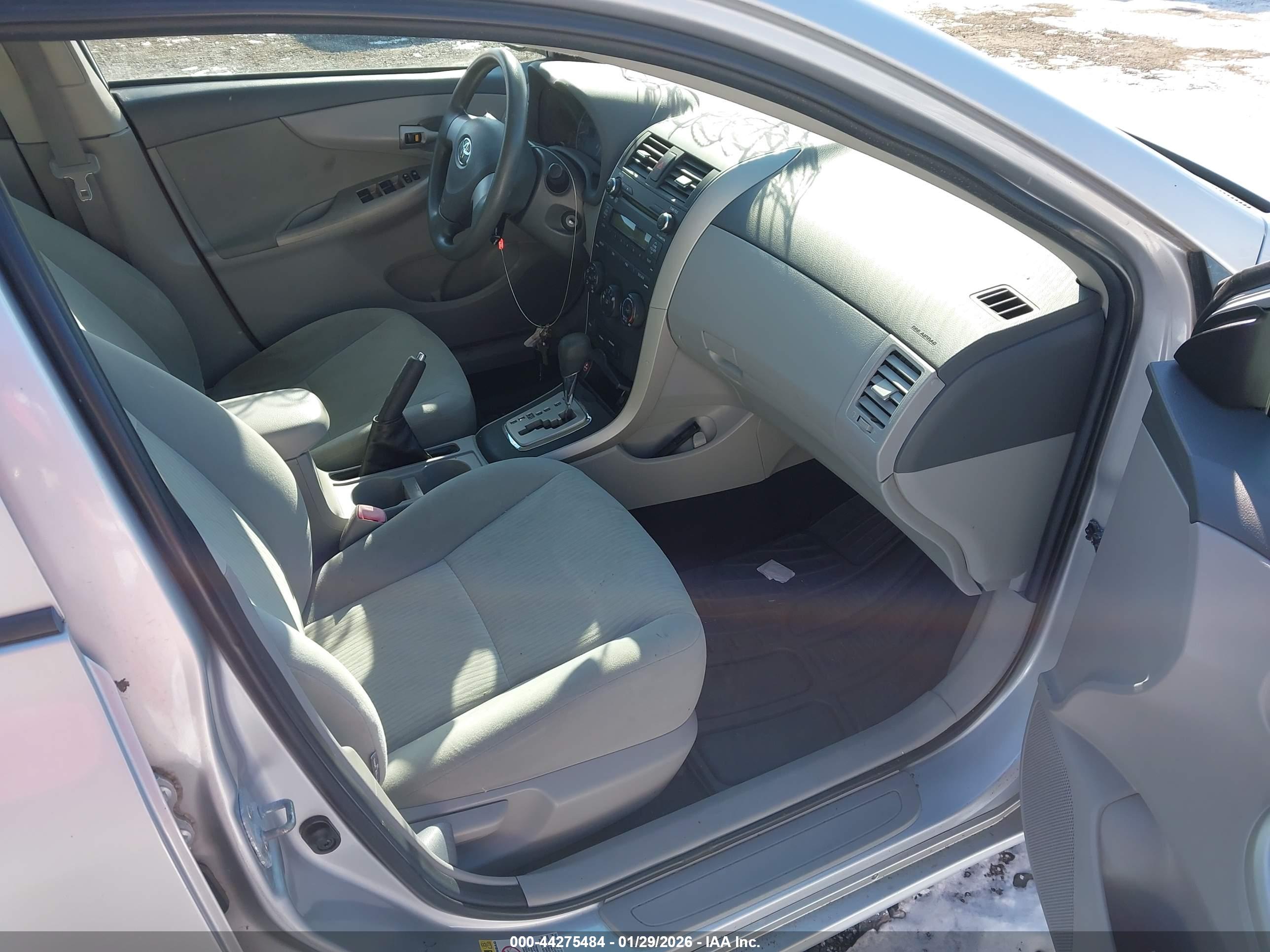TOYOTA COROLLA image 5