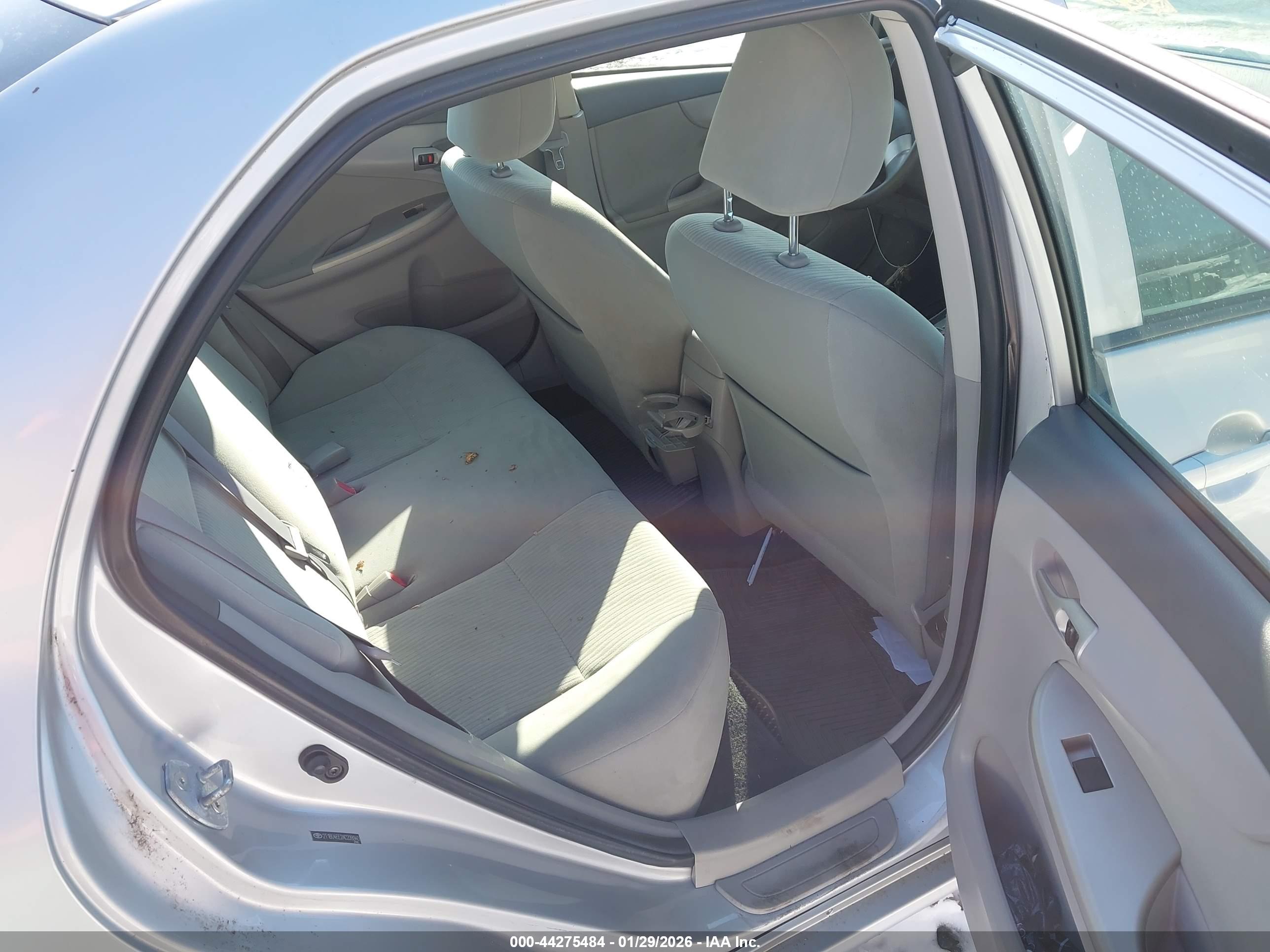 TOYOTA COROLLA image 8