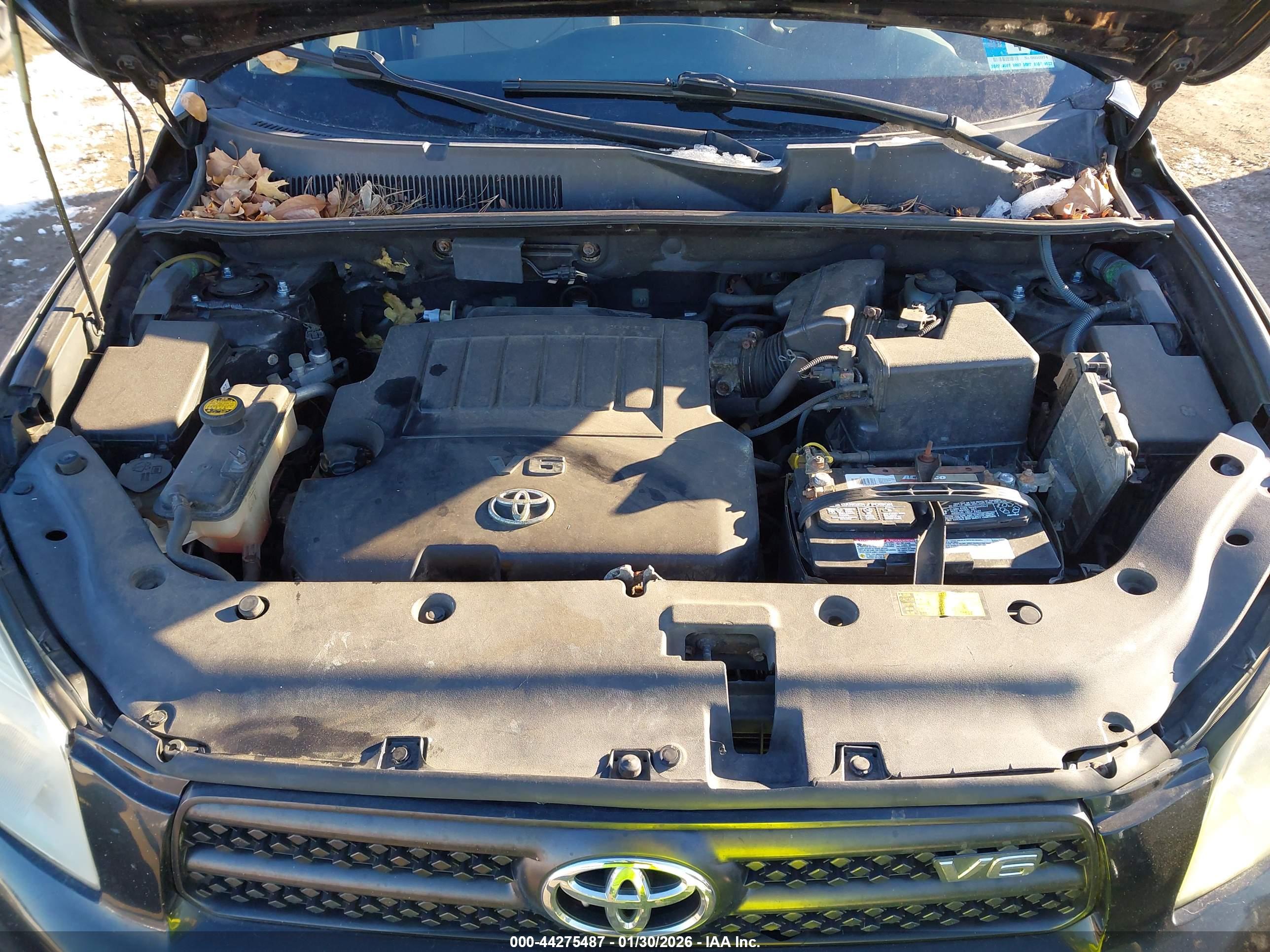 TOYOTA RAV4 image 10
