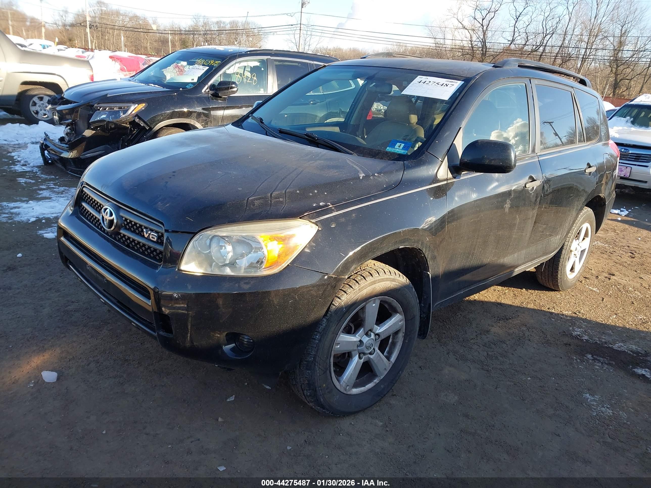 TOYOTA RAV4 image 2