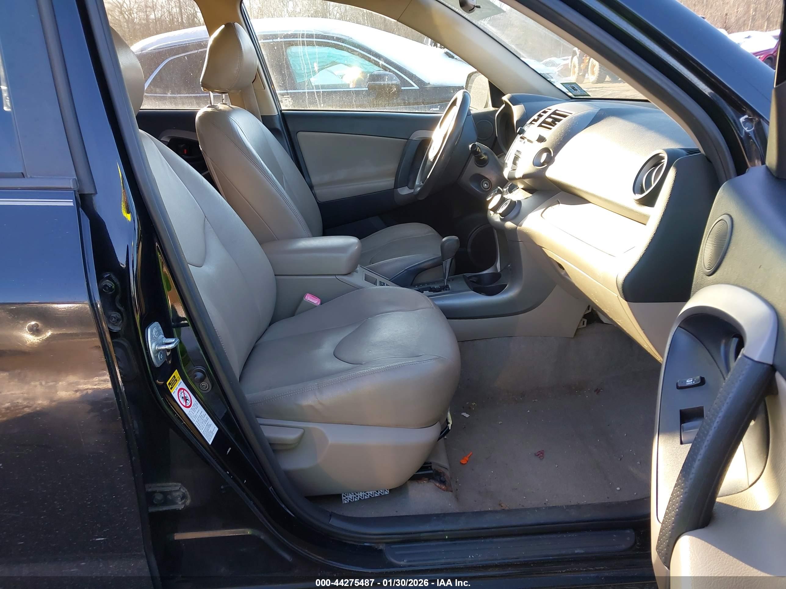 TOYOTA RAV4 image 5