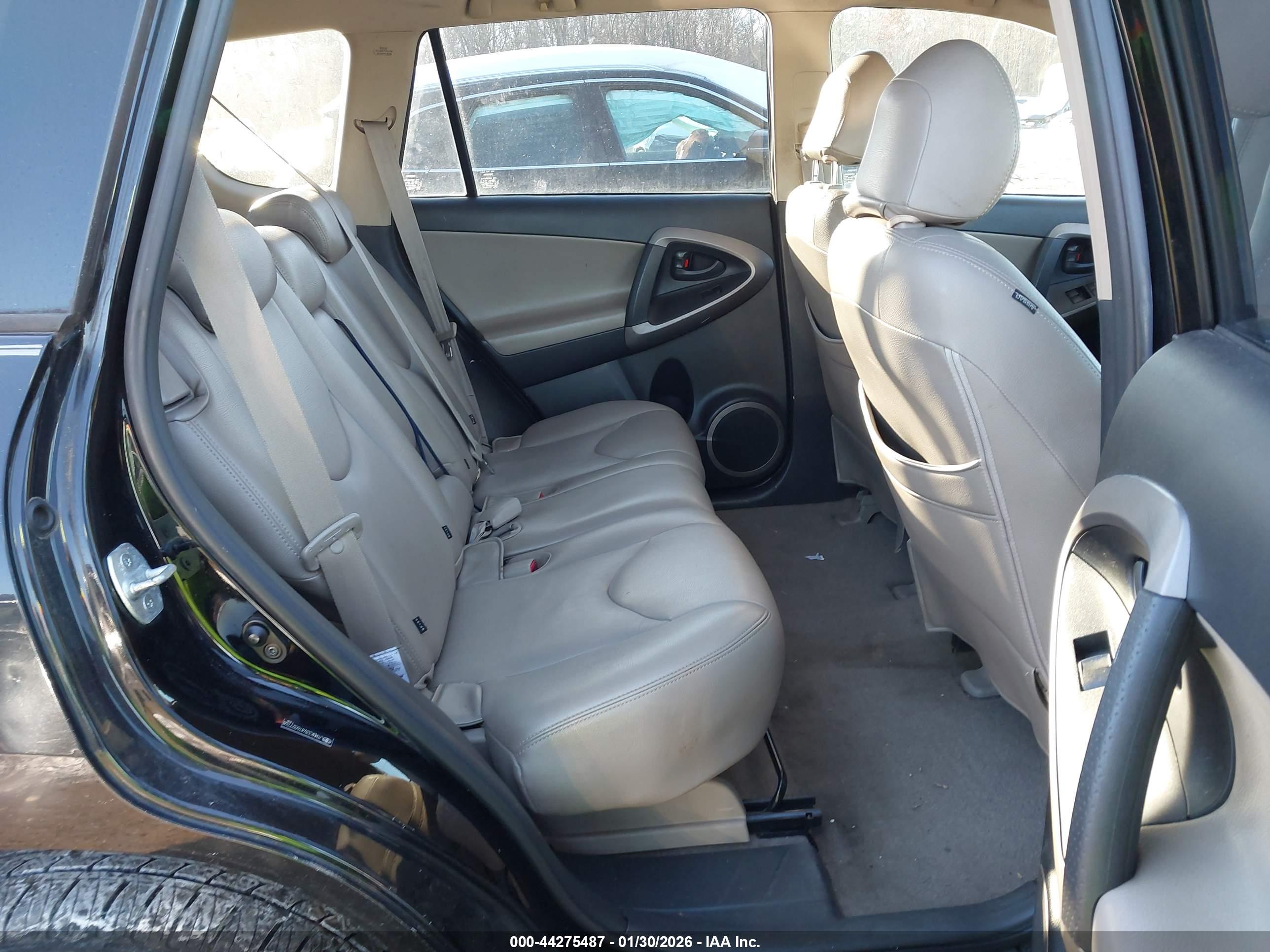 TOYOTA RAV4 image 8