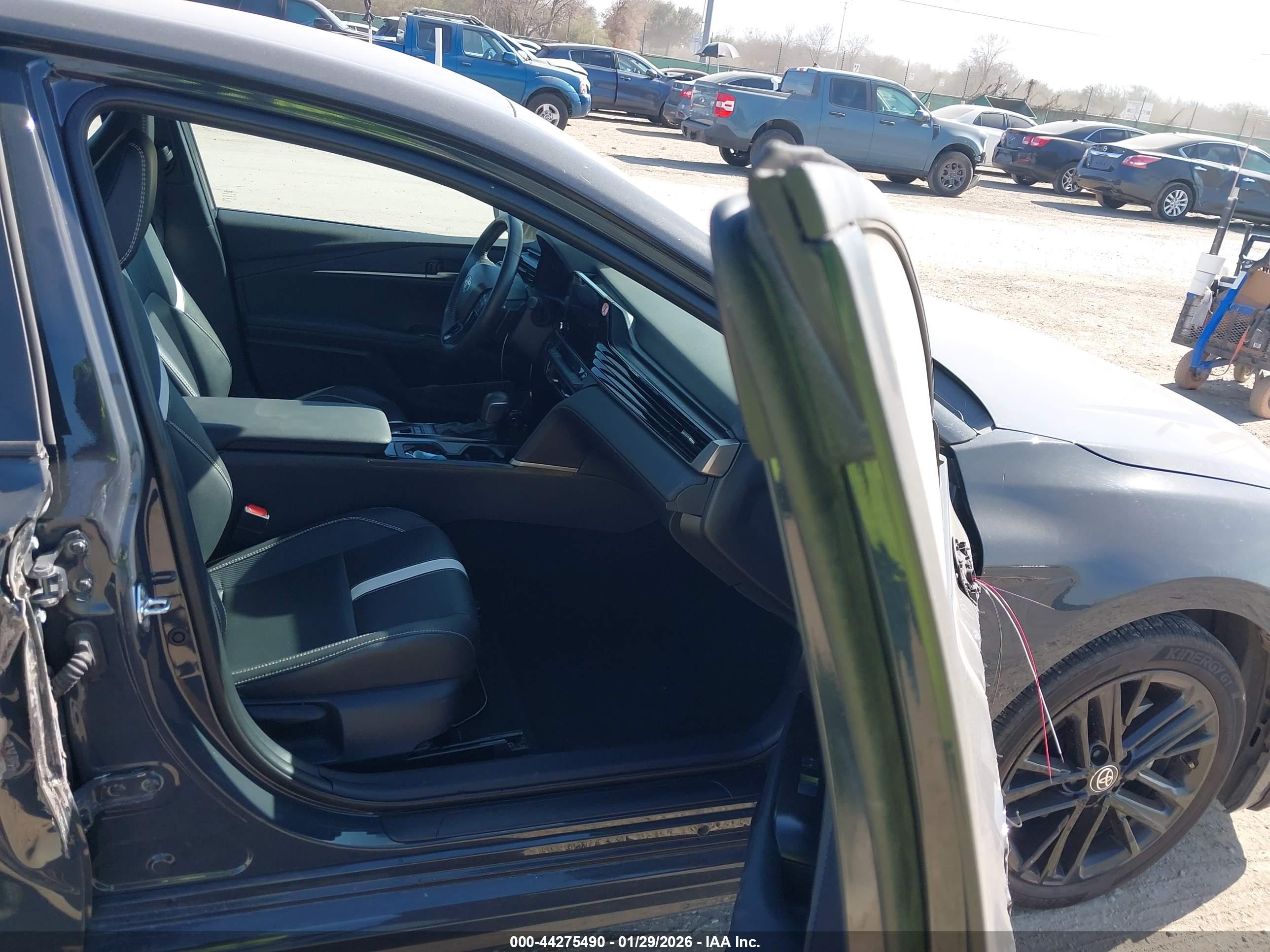 TOYOTA CAMRY image 5