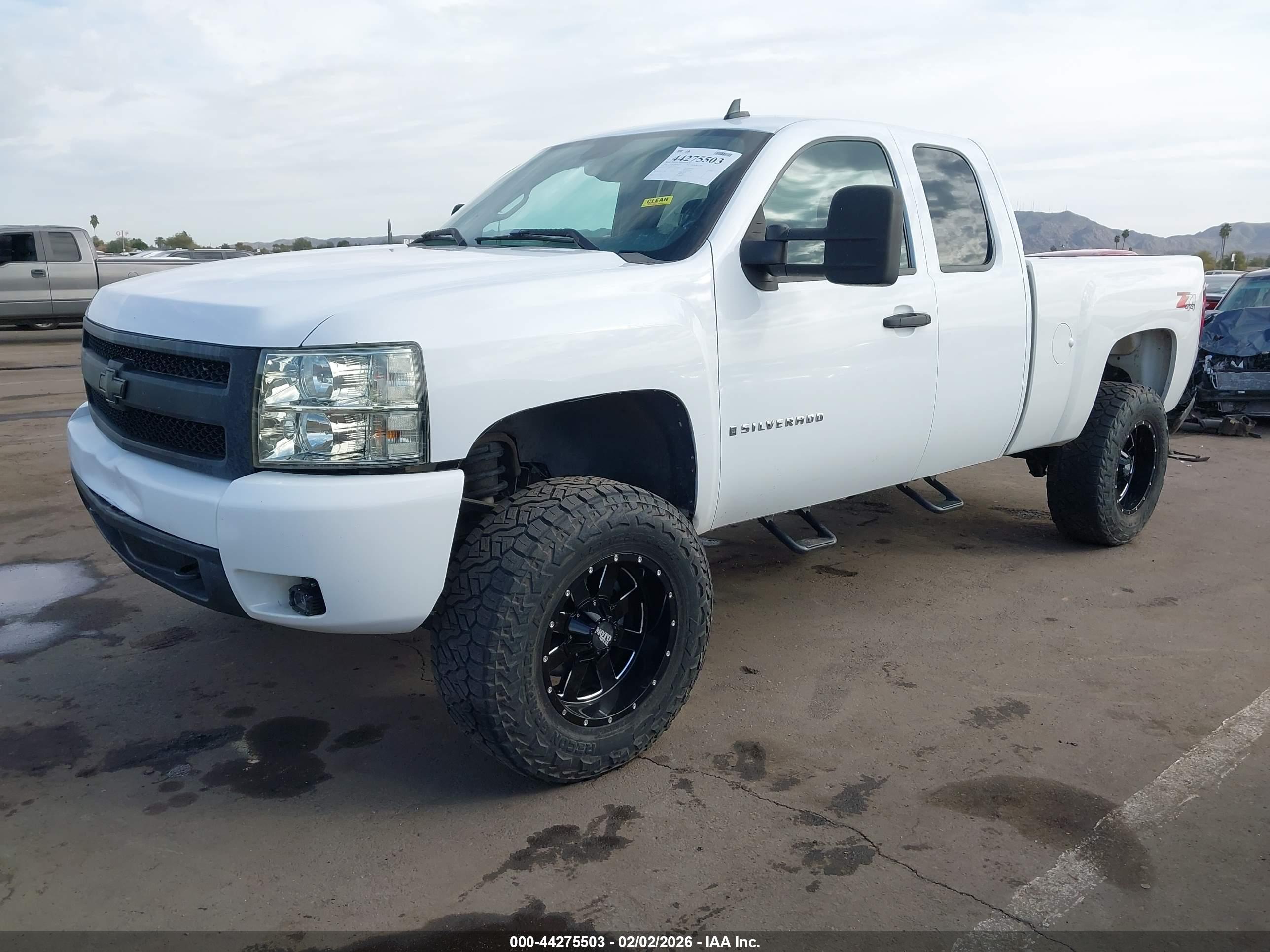 CHEVROLET SILVERADO image 2