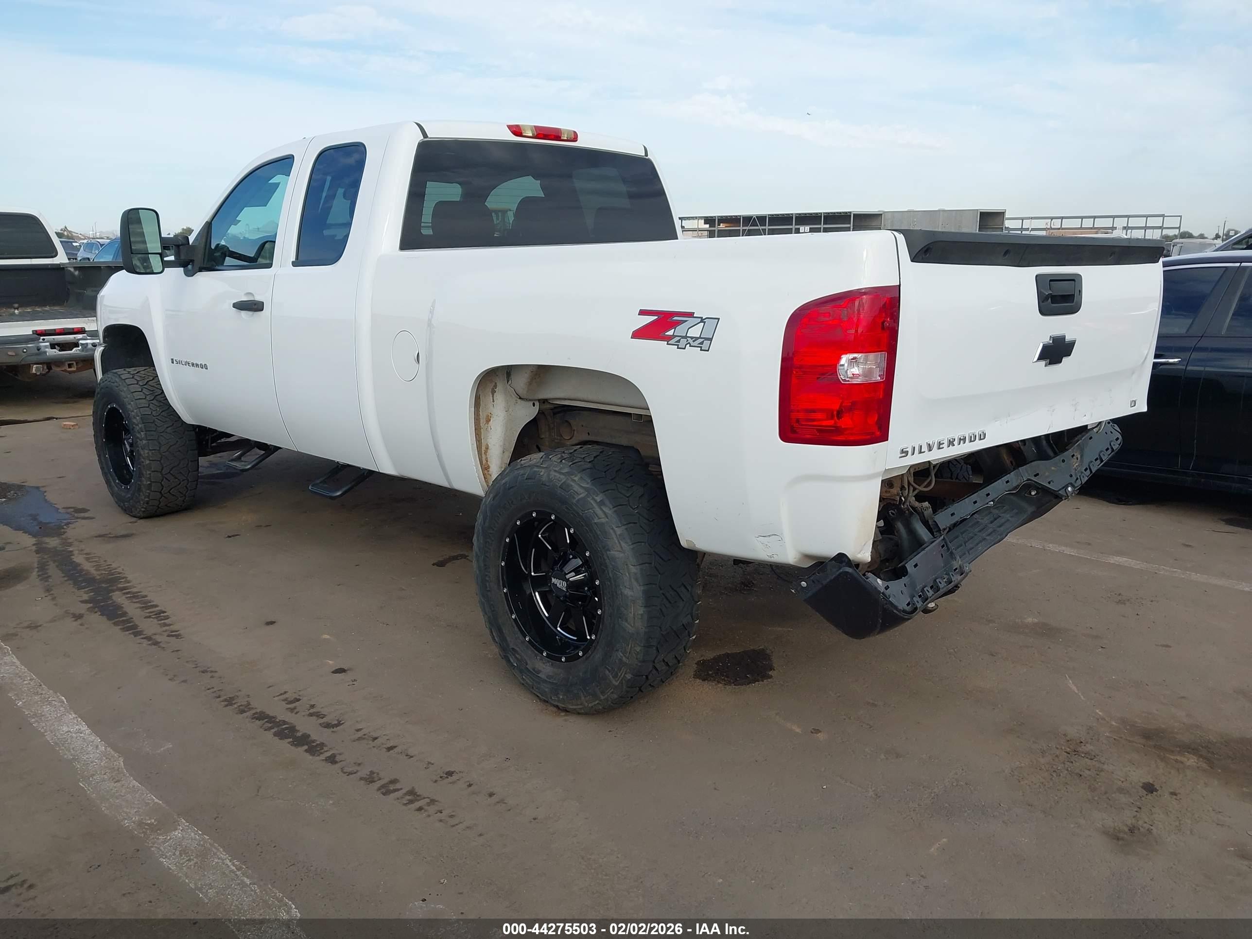 CHEVROLET SILVERADO image 3