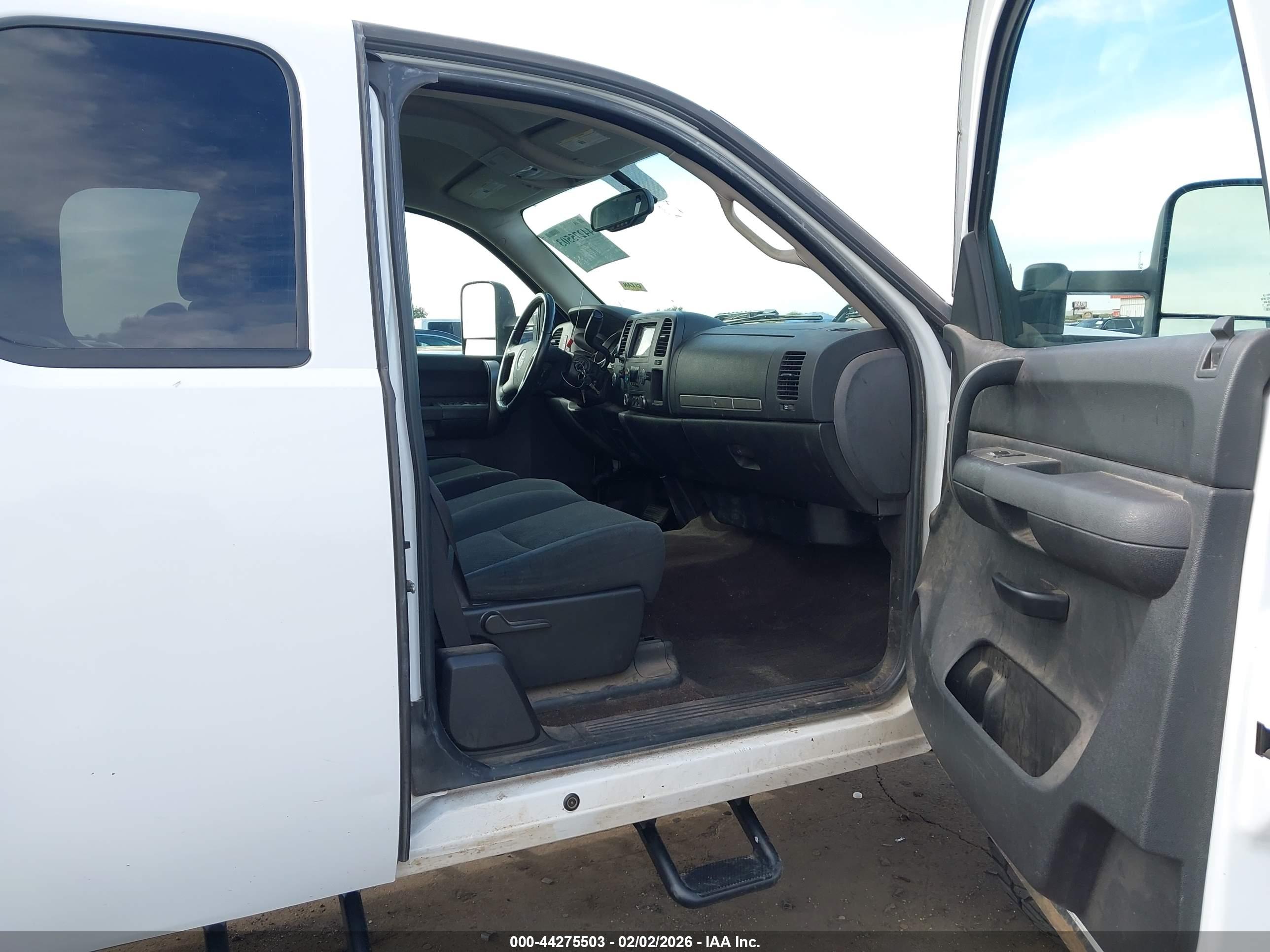 CHEVROLET SILVERADO image 5