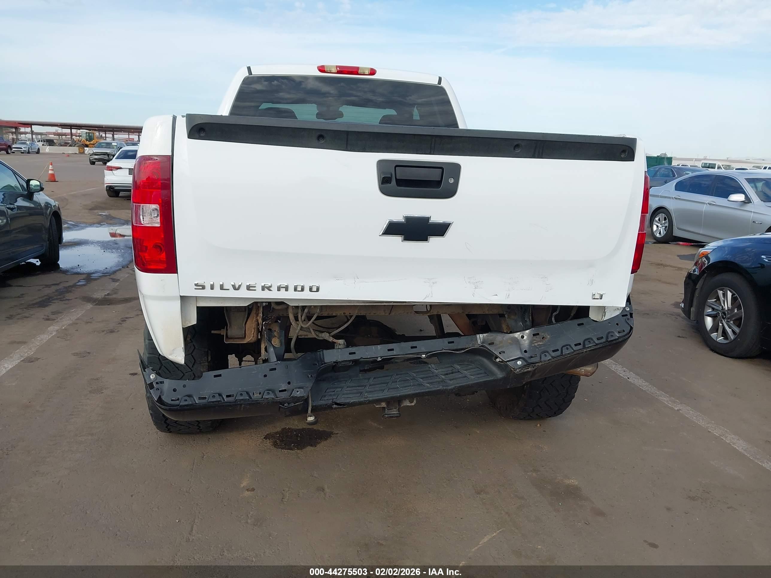 CHEVROLET SILVERADO image 6