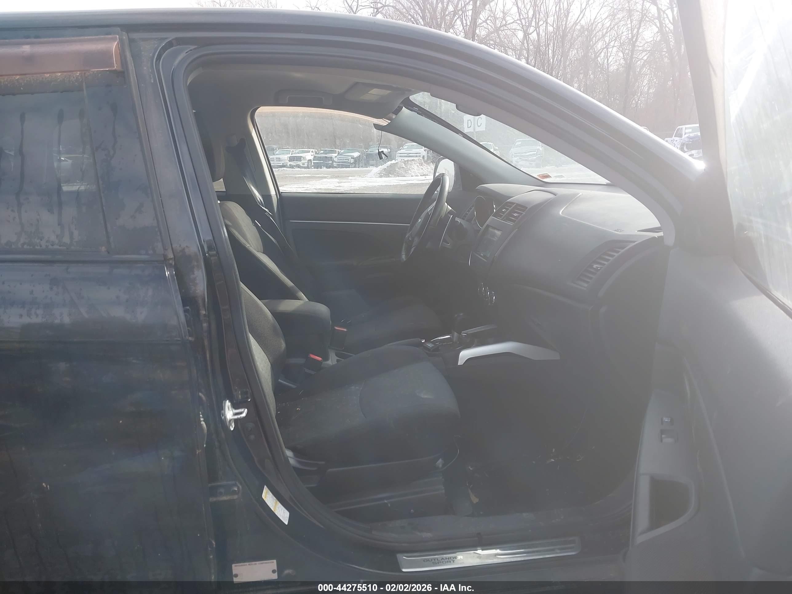 MITSUBISHI OUTLANDER image 5