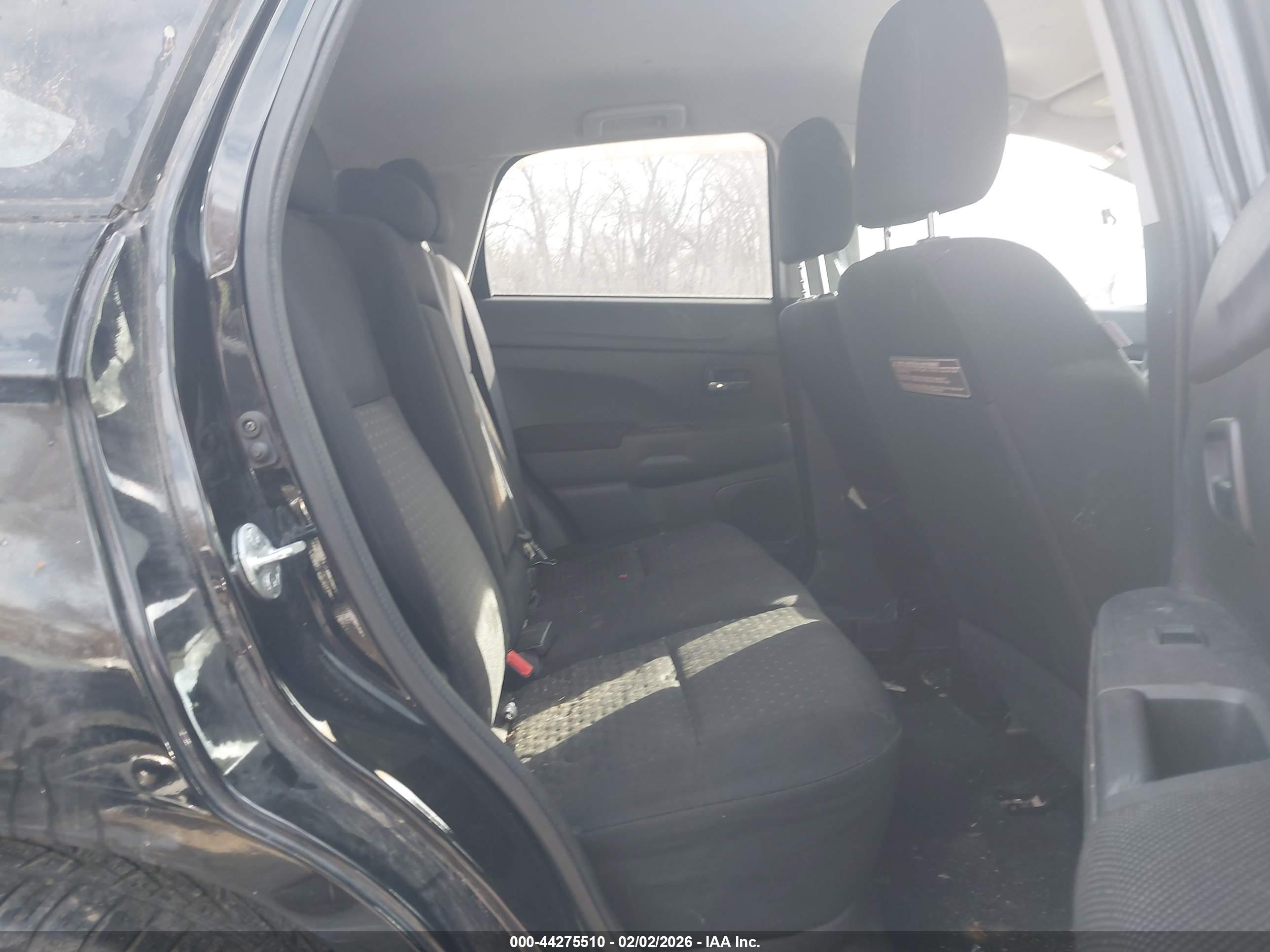 MITSUBISHI OUTLANDER image 8